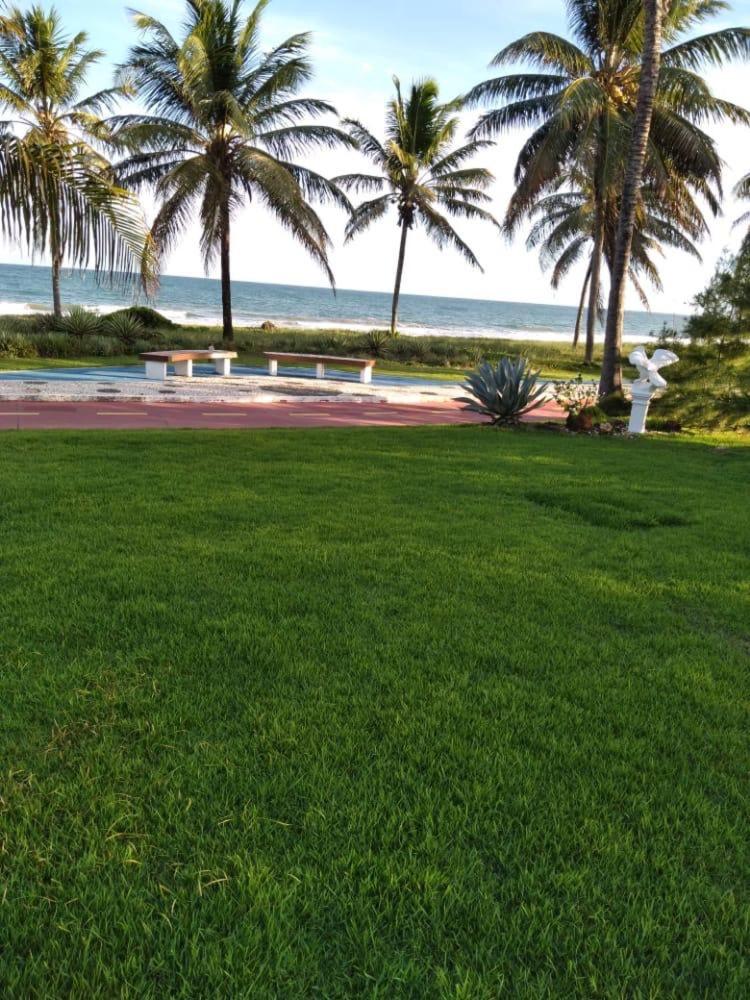 Casa em condomínio em frente mar