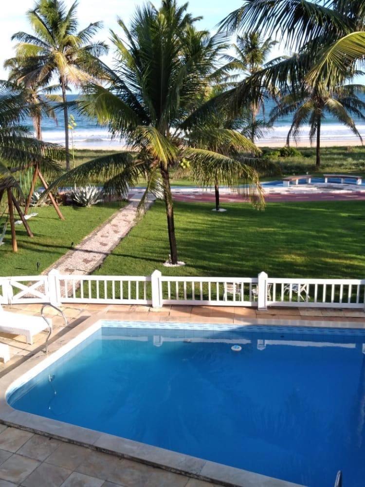Casa em condomínio em frente mar