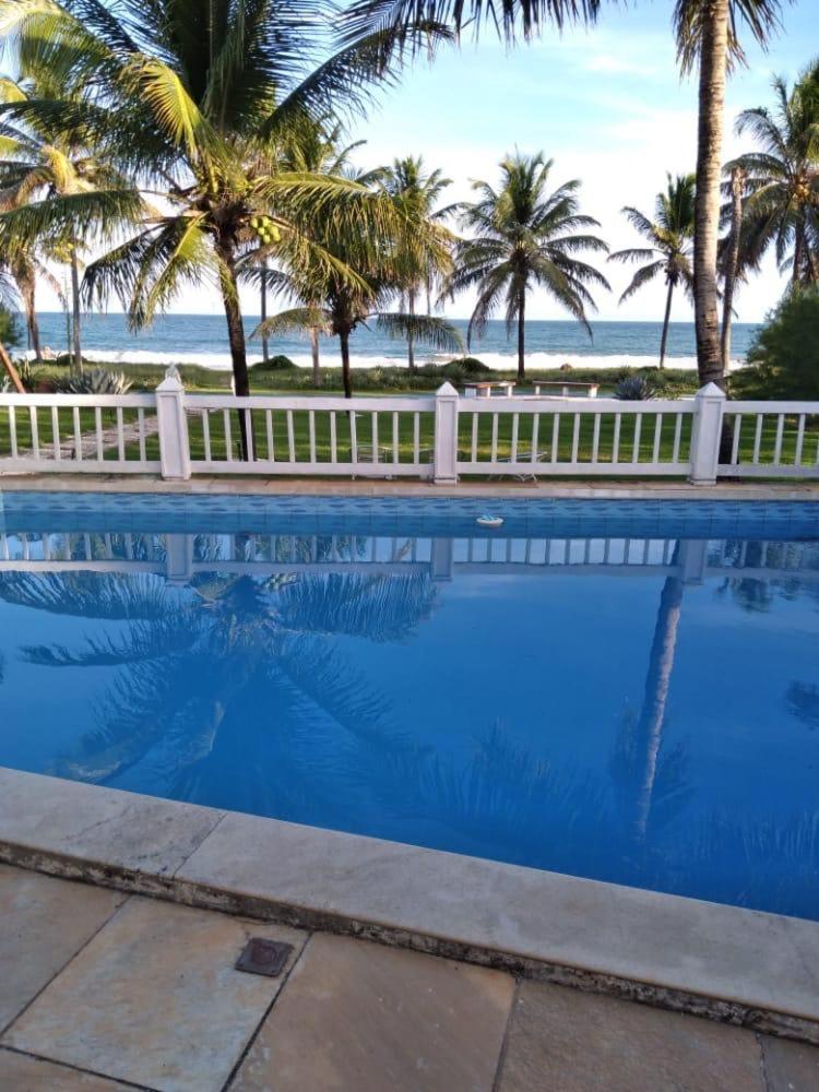 Casa em condomínio em frente mar