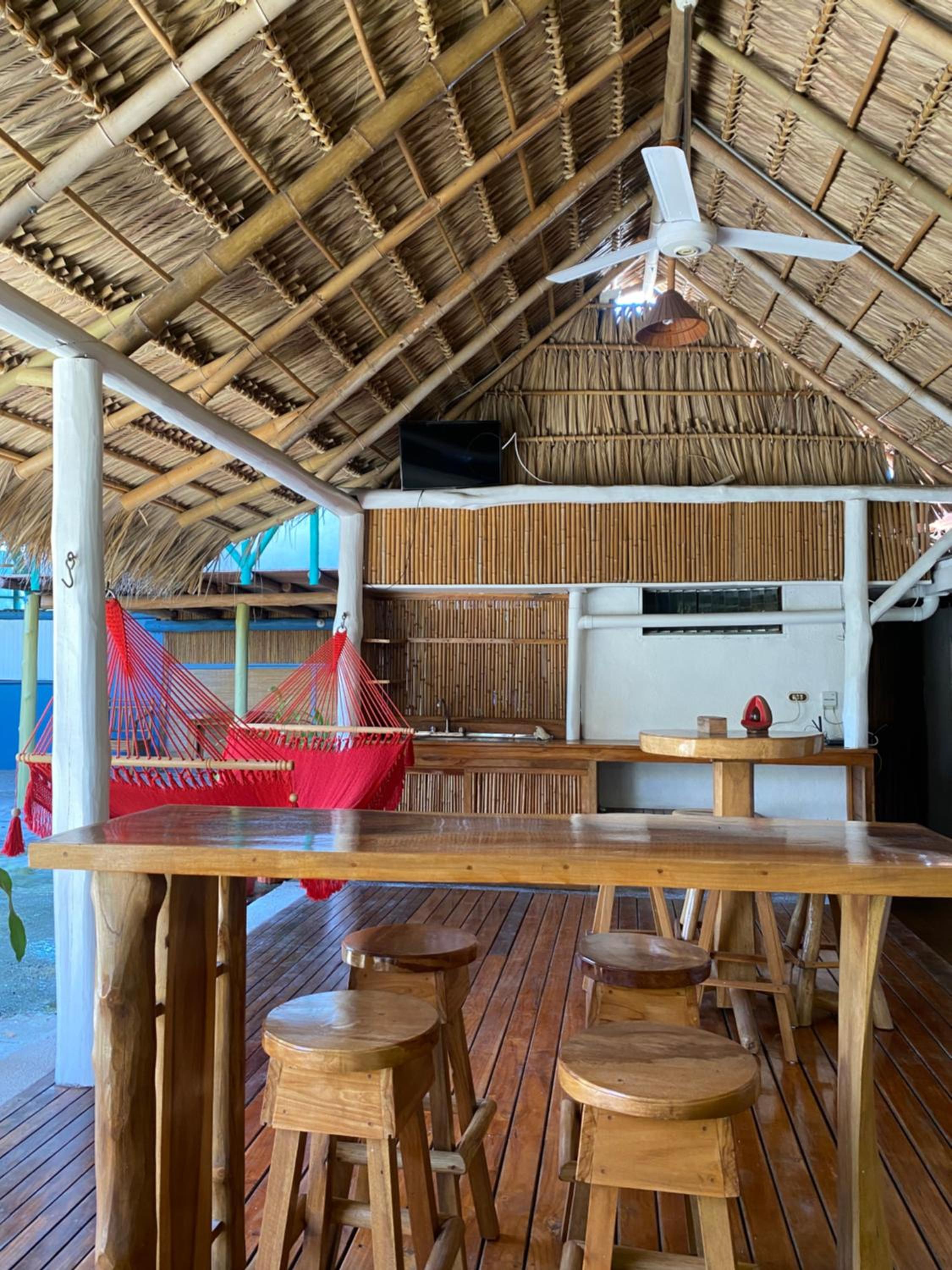 Mauras Tropical Mini Hostel & Tours