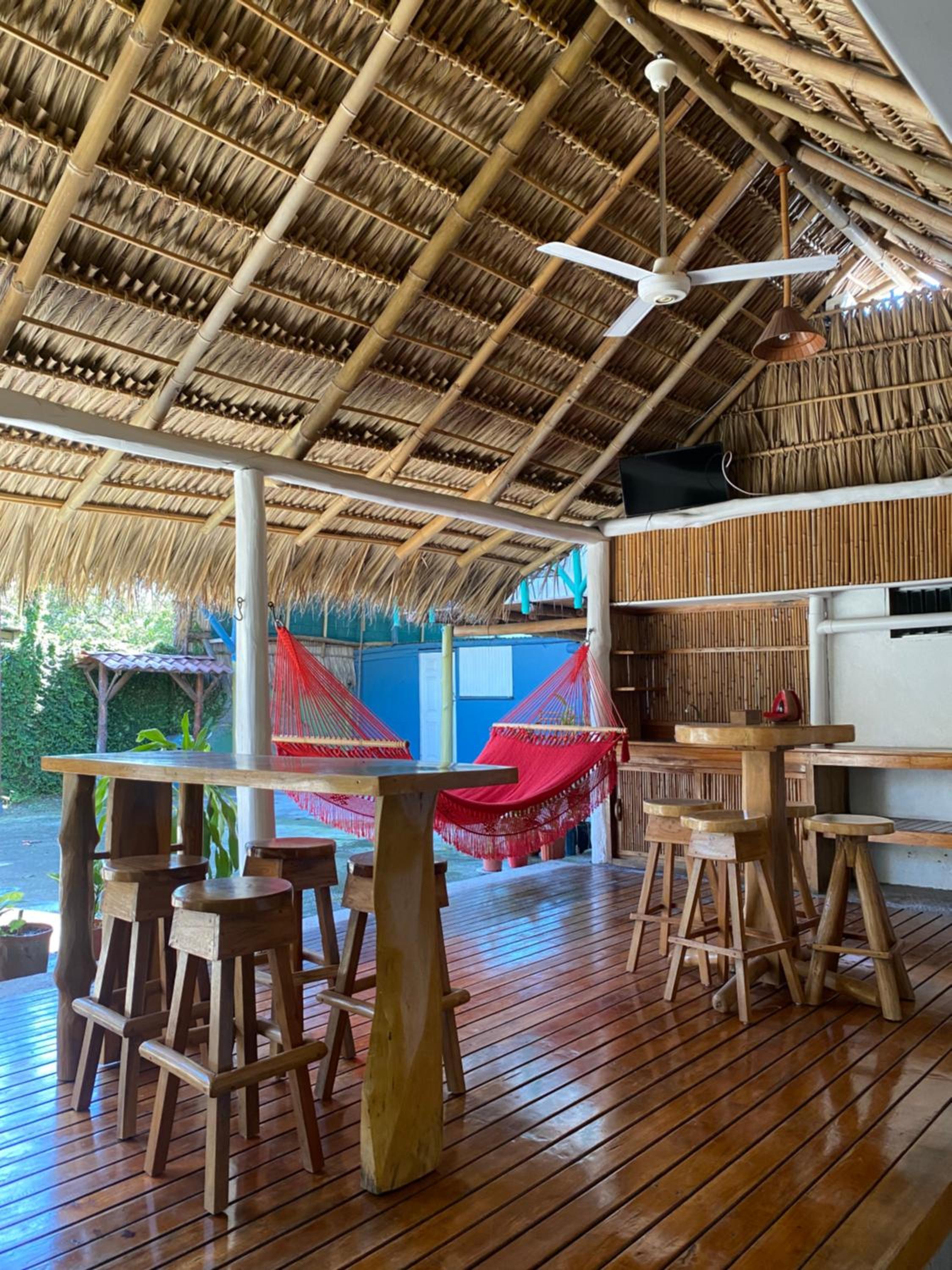 Mauras Tropical Mini Hostel & Tours