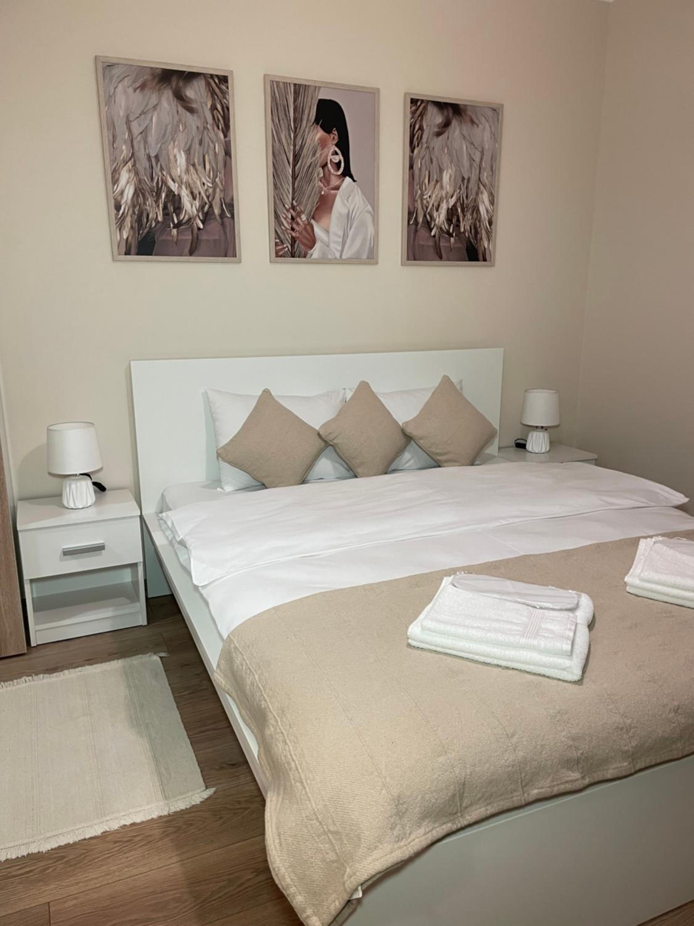 Airport Apartments Alexandra
