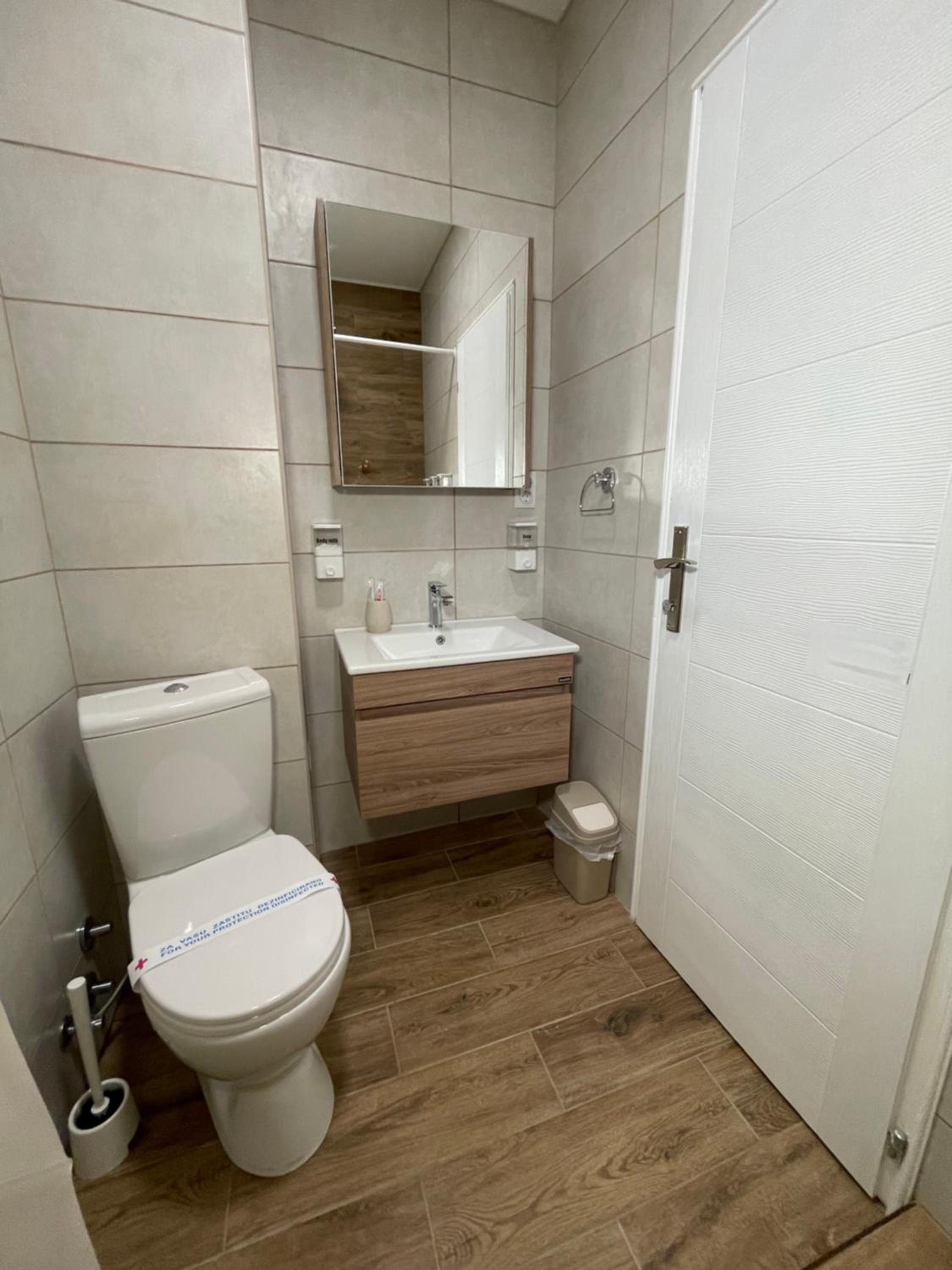 Airport Apartments Alexandra