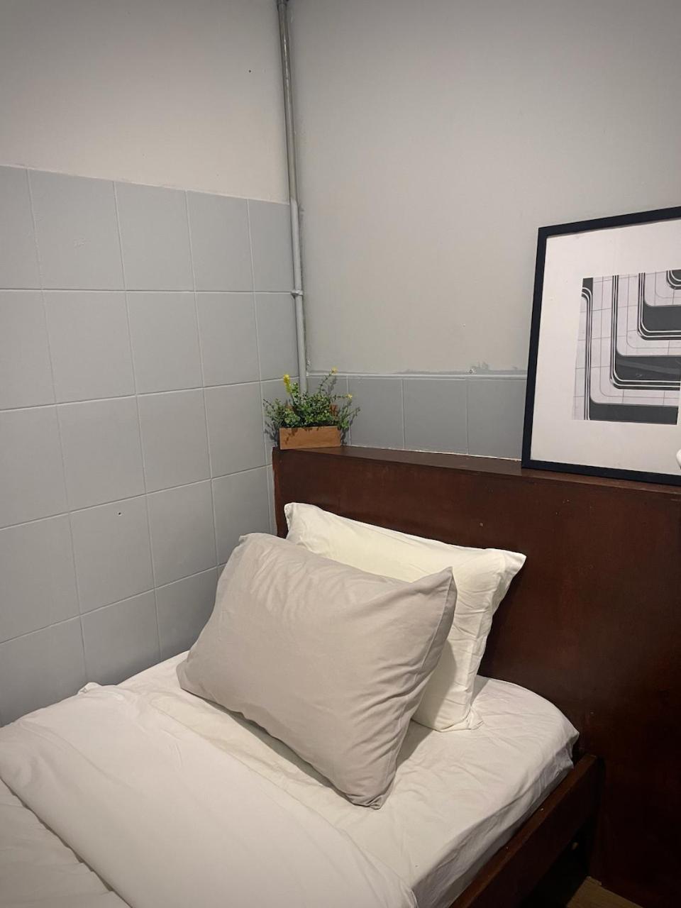 GRAYHAUS Guest House
