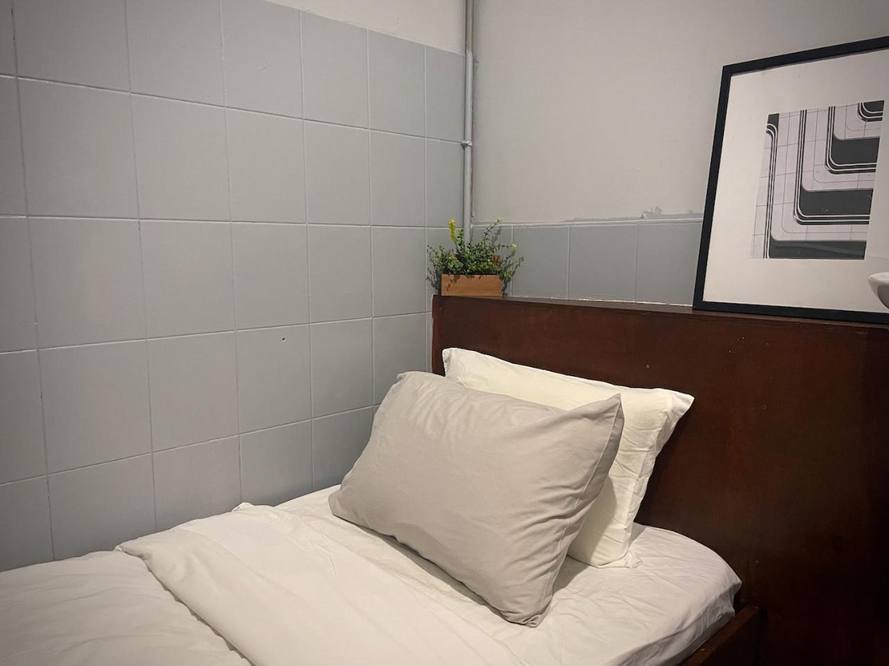 GRAYHAUS Guest House