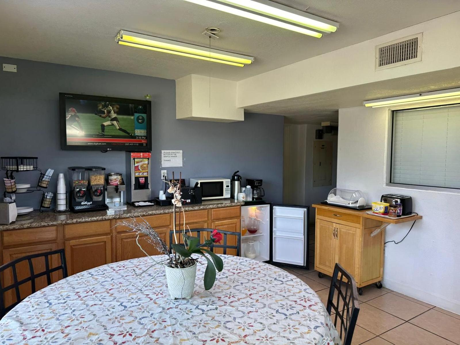 Americas Best Value Inn and Suites Groves view 5