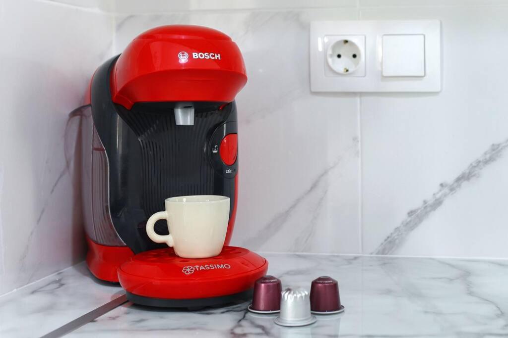 Renovated Central Apt-3min from Metro Station photo 4