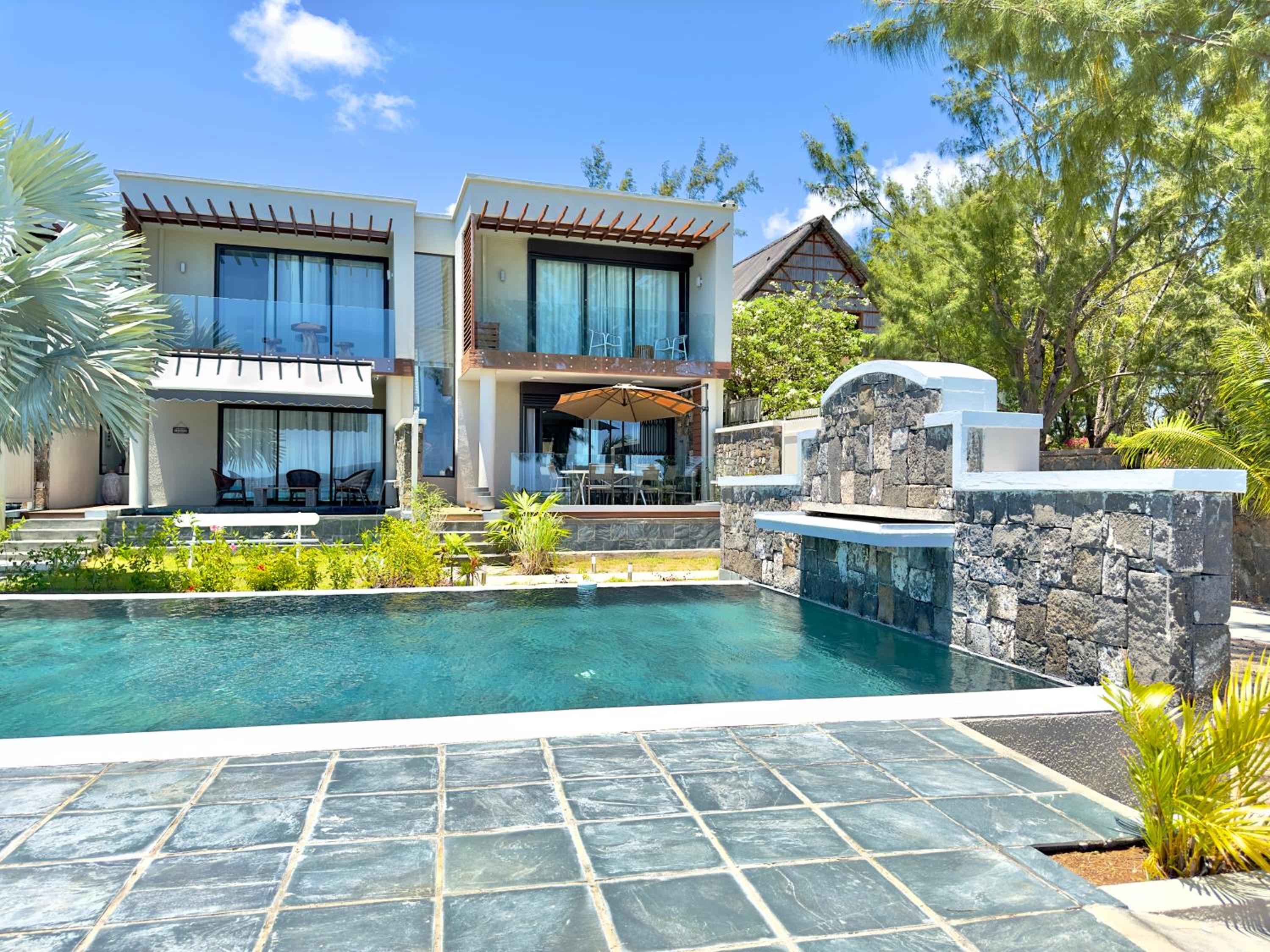 Hotel Idyllic Beach Apartment - Image 1