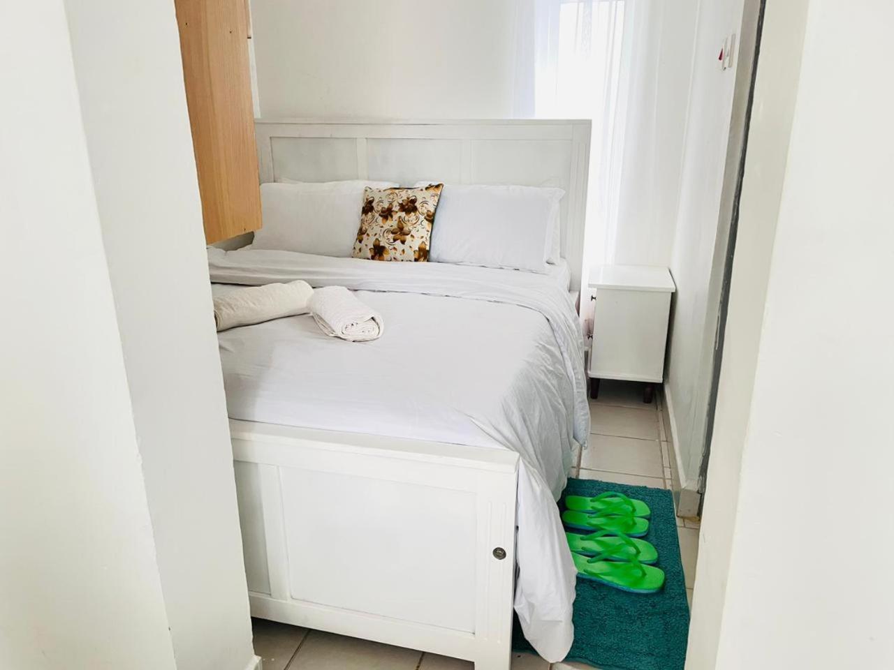 E&C Racecourse Gardens, Studio Apartment with Pool view 2