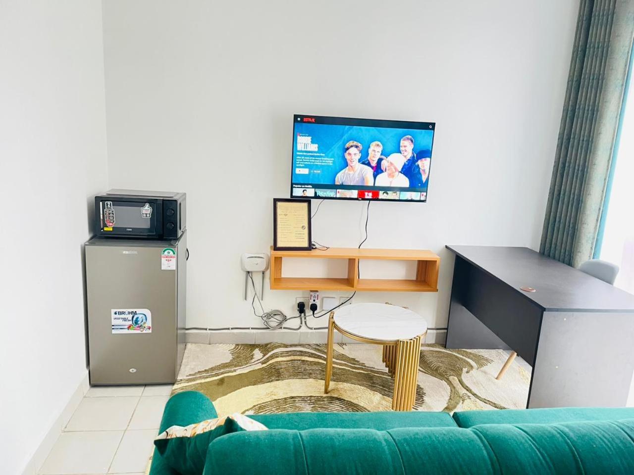 E&C Racecourse Gardens, Studio Apartment with Pool view 3