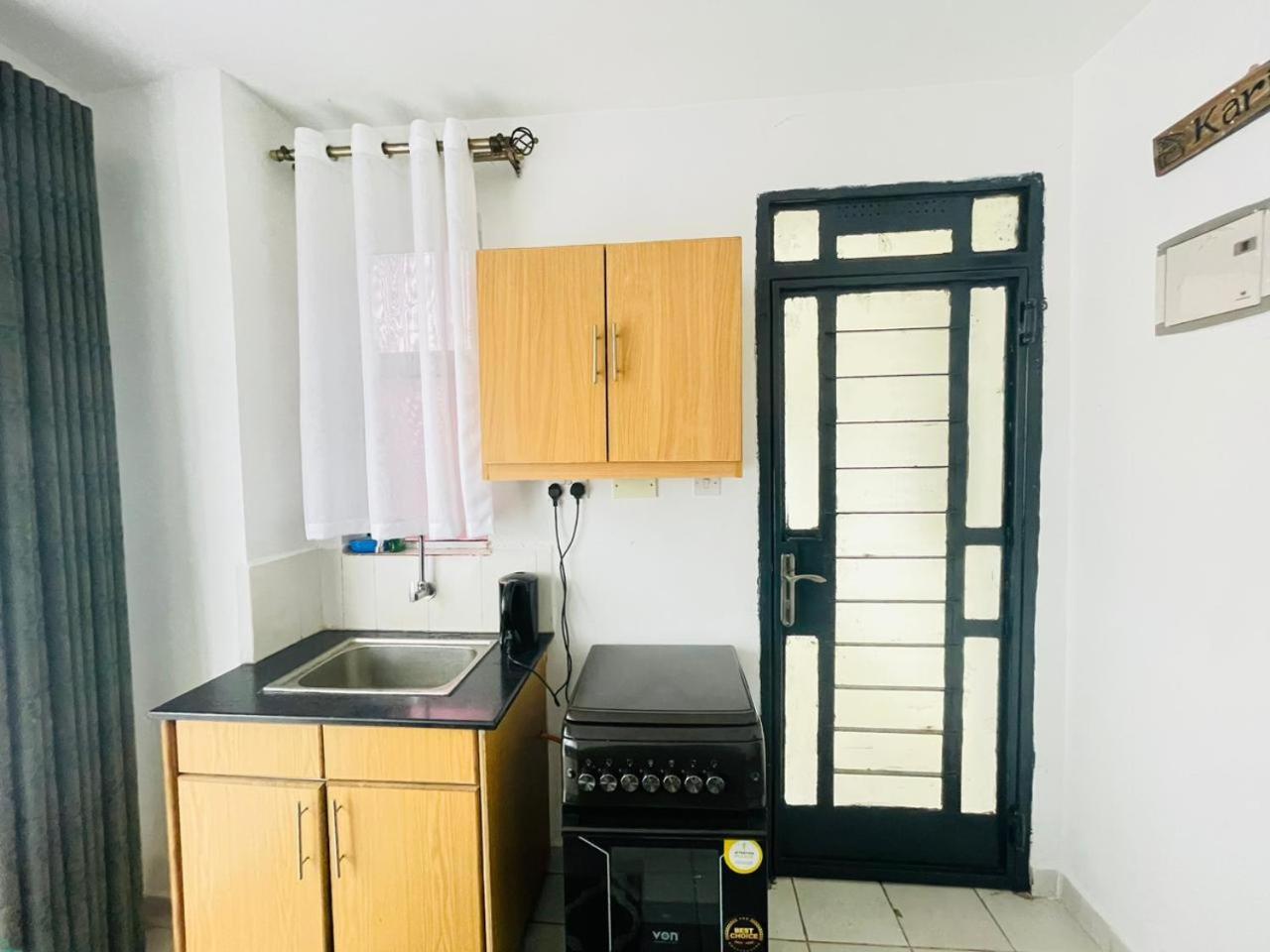 E&C Racecourse Gardens, Studio Apartment with Pool view 4