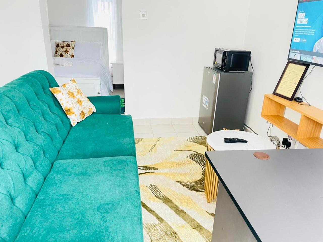 E&C Racecourse Gardens, Studio Apartment with Pool view 5