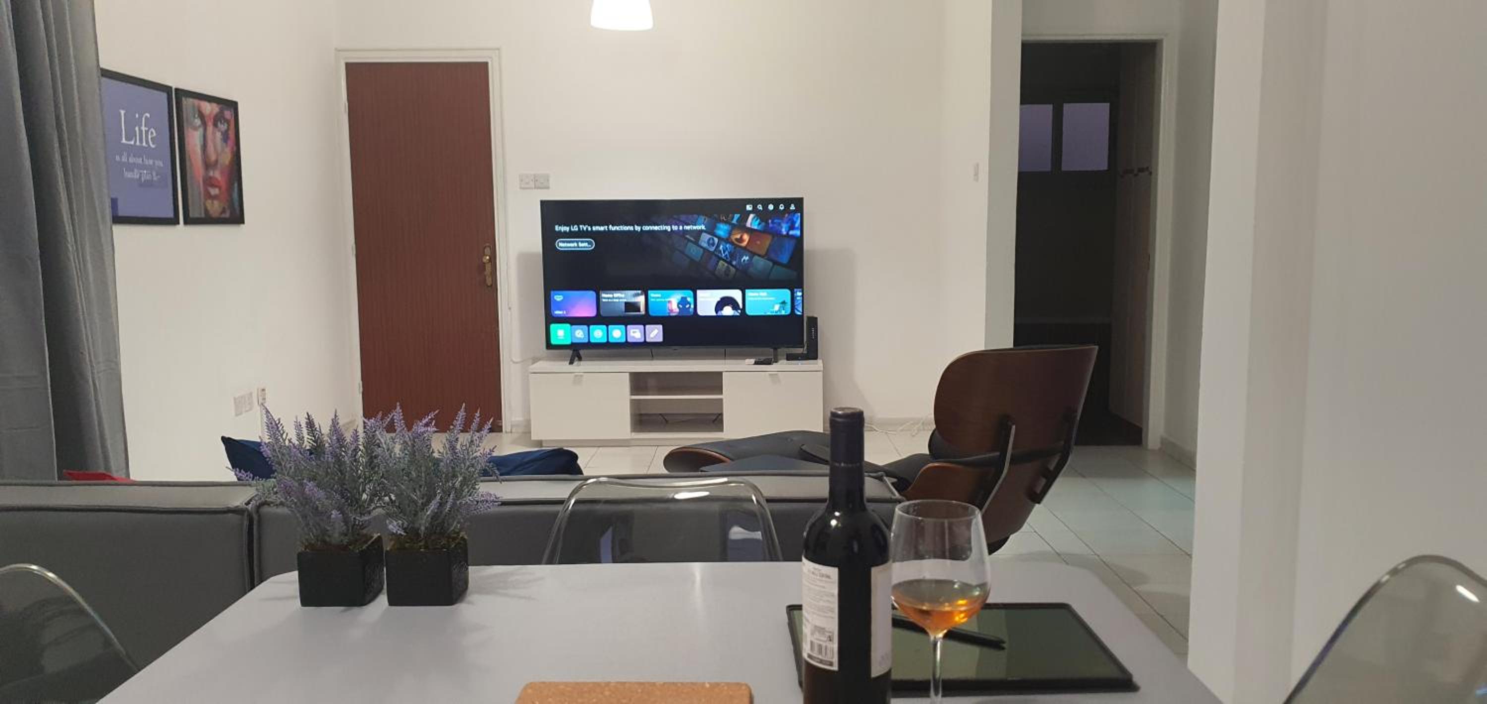 BLUE LUXURY APARTMENT (BREAKBOOKING CY-SERVICES LTD)