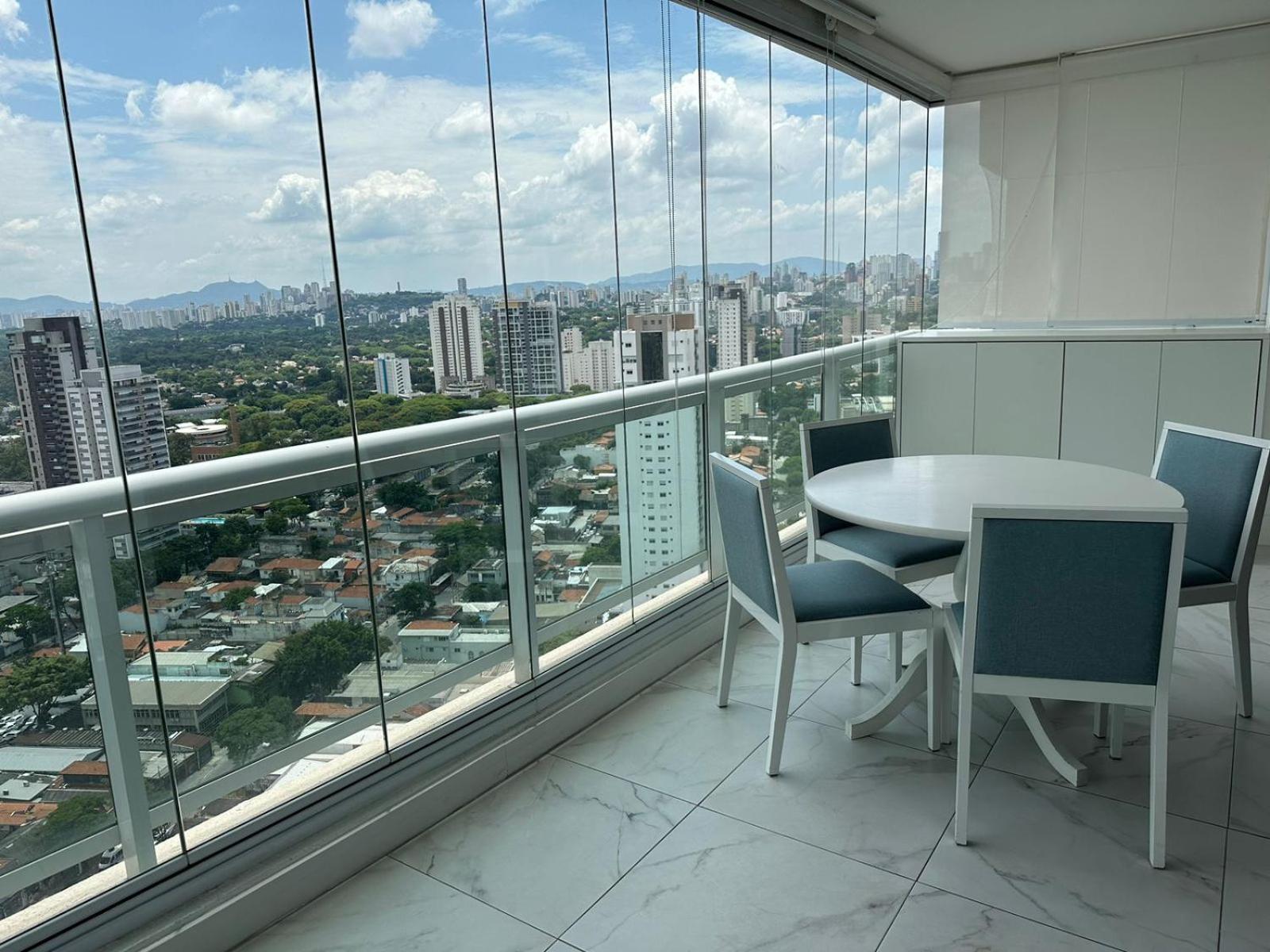 Apartamento na Faria Lima e condomínio de luxo em Pinheiros