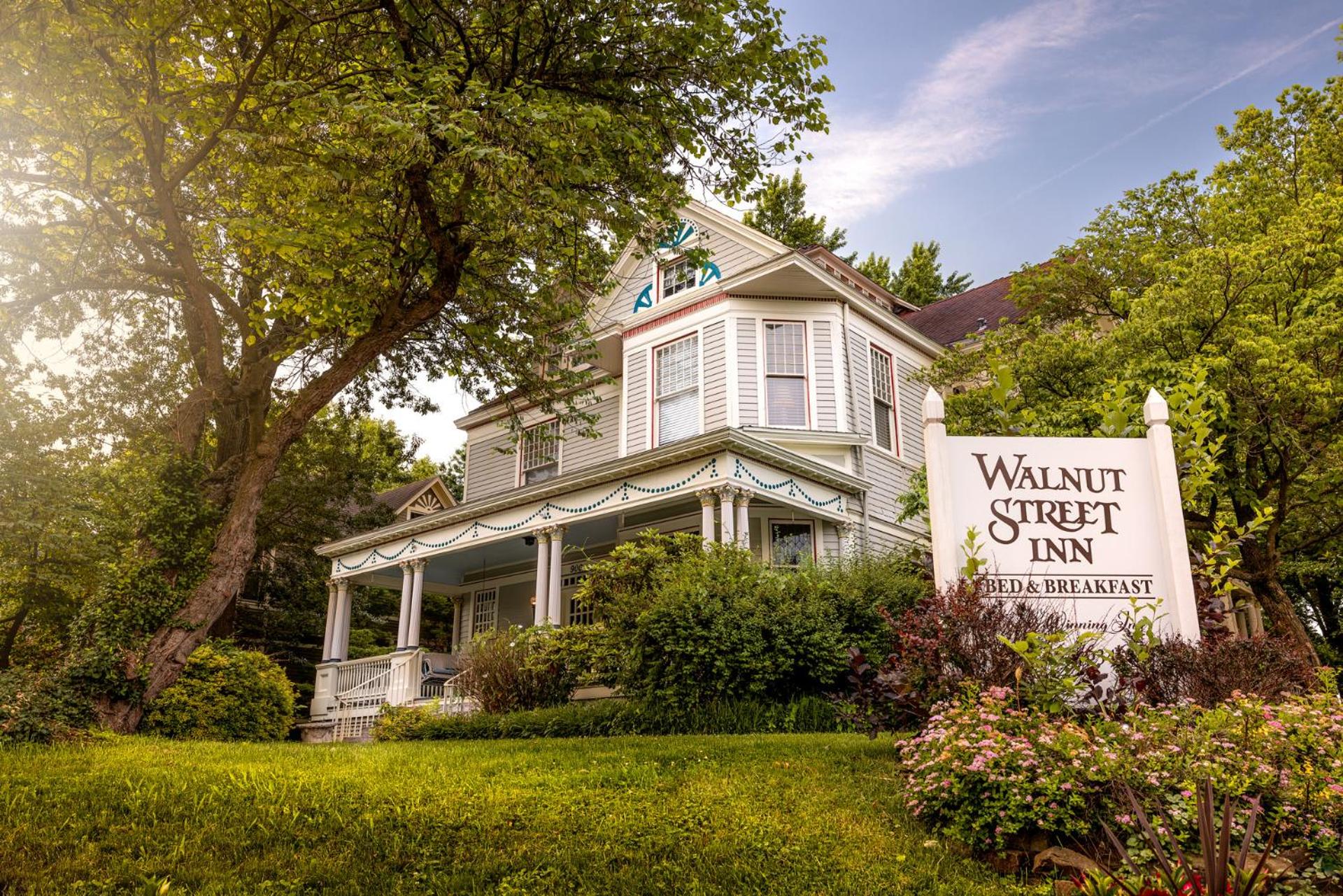 Springfield Vacations - Walnut Street Inn - Property Image 1