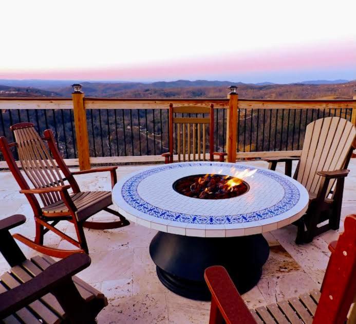 Skyline Splendor: Luxe Retreat with Breathtaking Views Over Downtown Gatlinburg