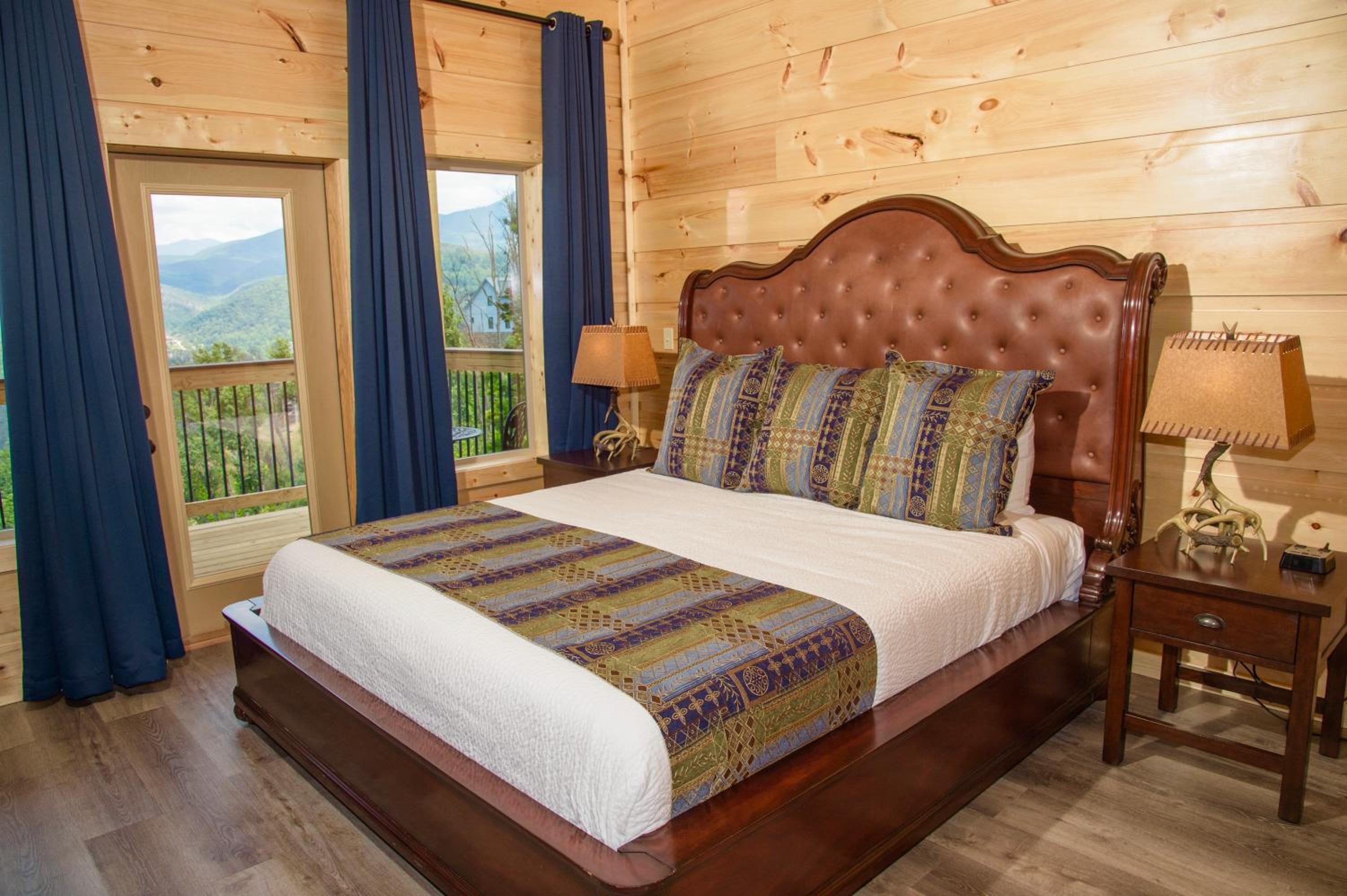 Skyline Splendor: Luxe Retreat with Breathtaking Views Over Downtown Gatlinburg