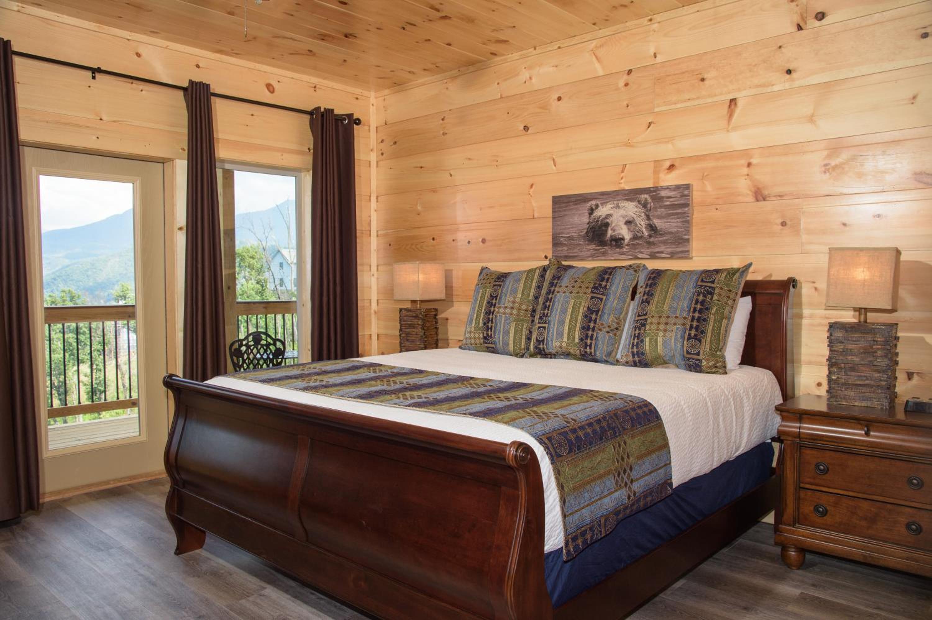 Skyline Splendor: Luxe Retreat with Breathtaking Views Over Downtown Gatlinburg