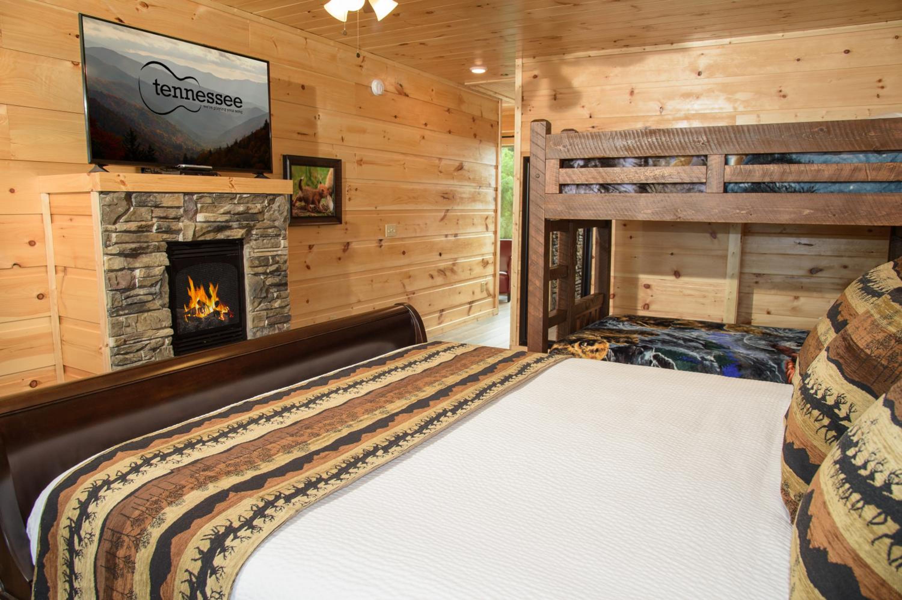 Skyline Splendor: Luxe Retreat with Breathtaking Views Over Downtown Gatlinburg