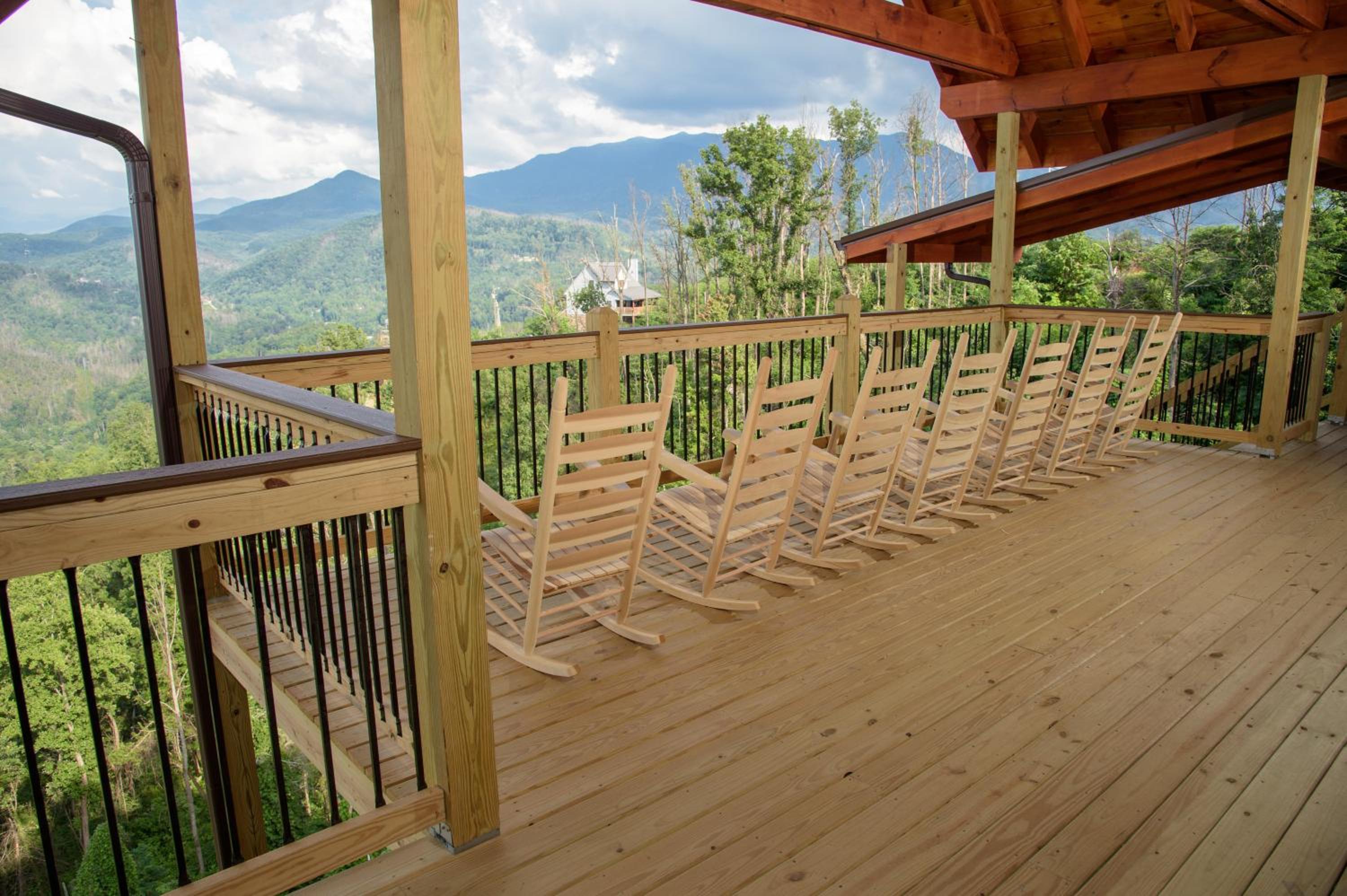 Skyline Splendor: Luxe Retreat with Breathtaking Views Over Downtown Gatlinburg