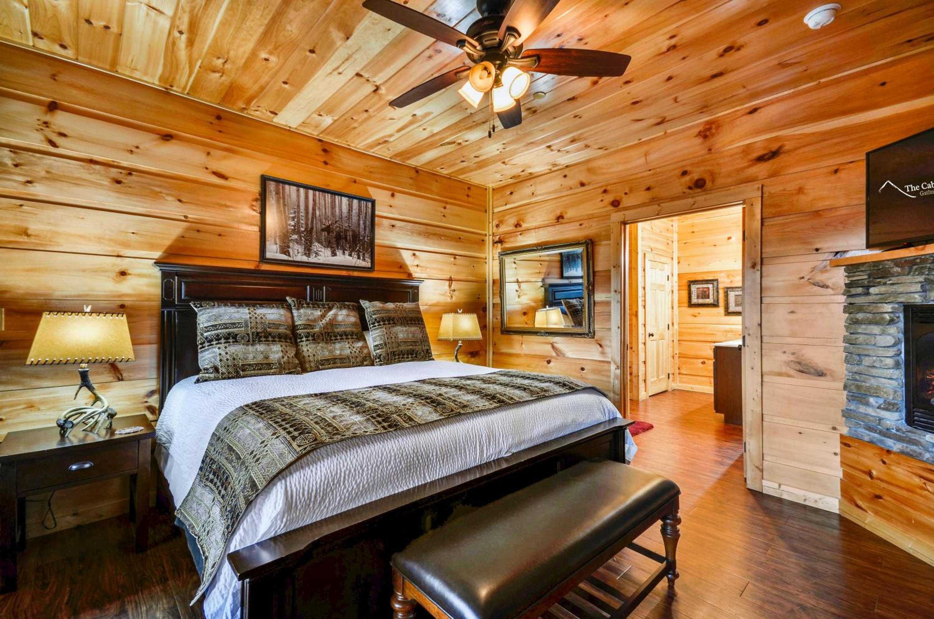 Luxury 14BR Haven: Views Games Hot Tubs More