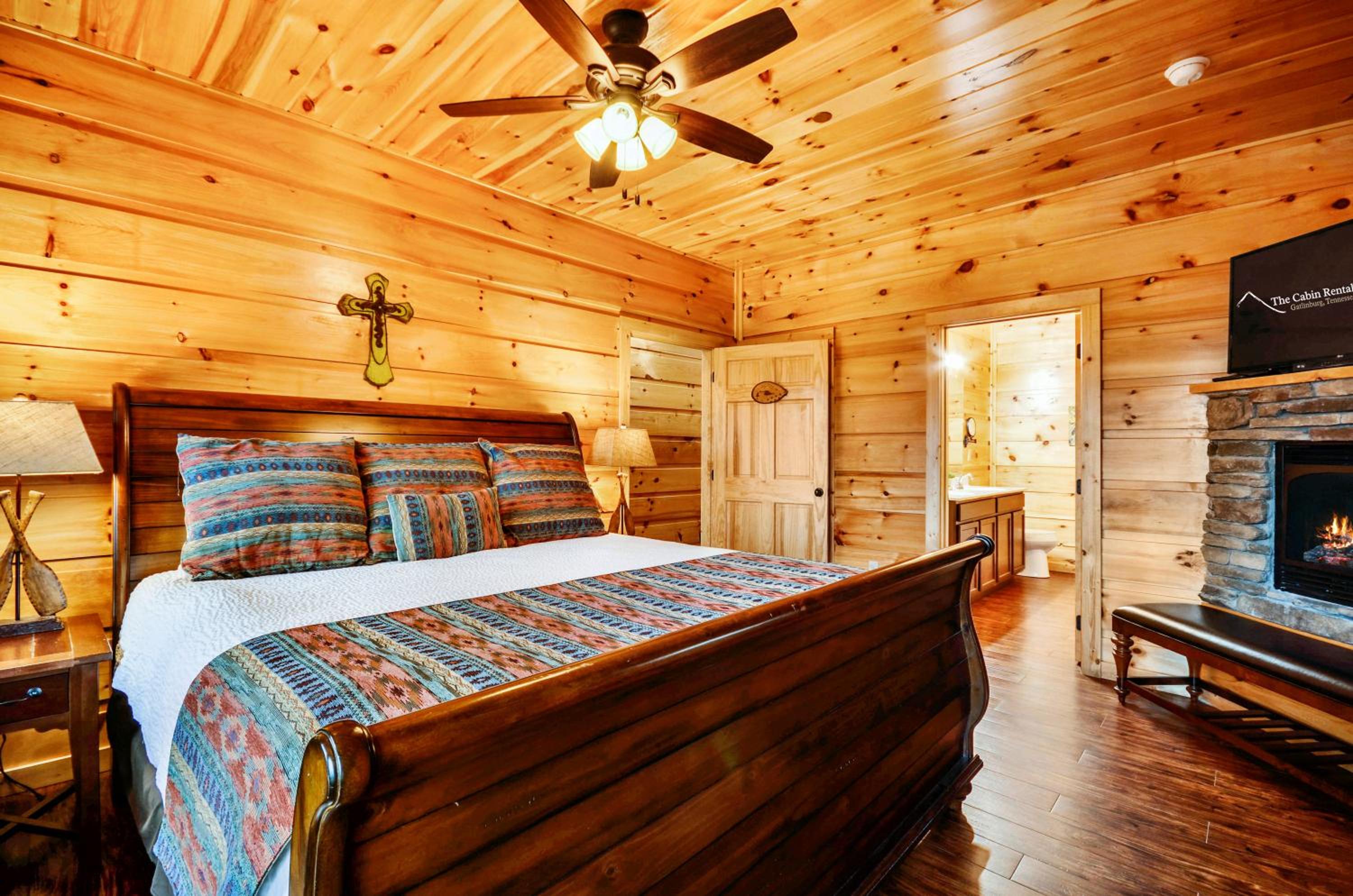Luxury 14BR Haven: Views Games Hot Tubs More