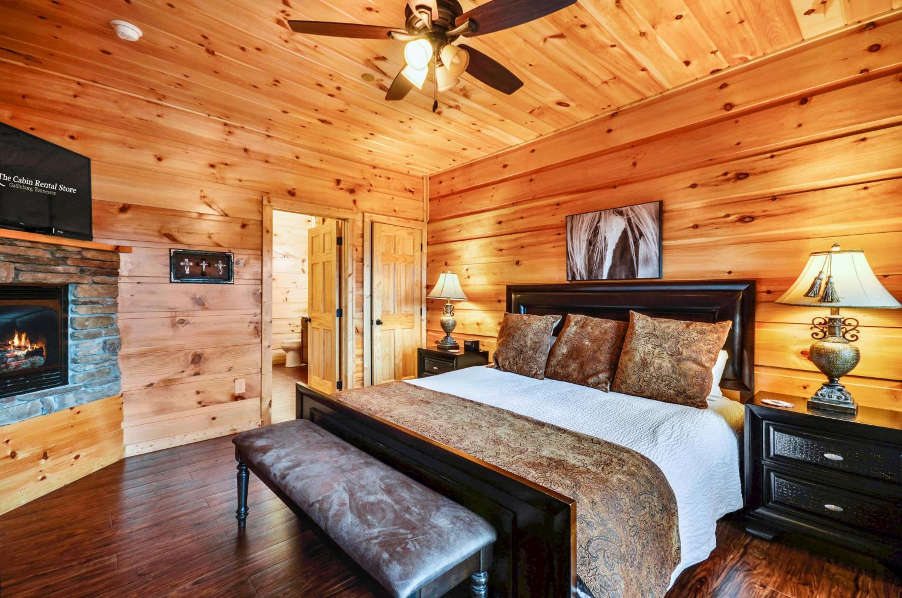 Luxury 14BR Haven: Views Games Hot Tubs More