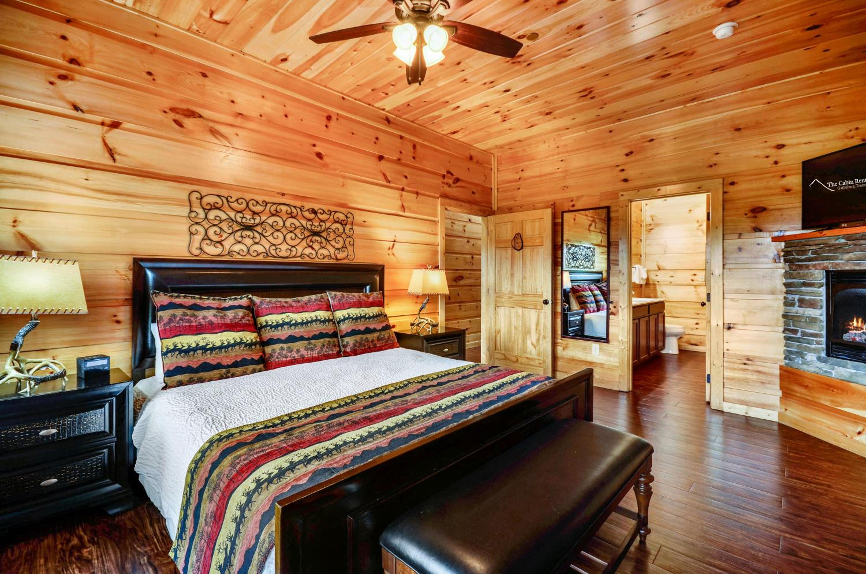 Luxury 14BR Haven: Views Games Hot Tubs More