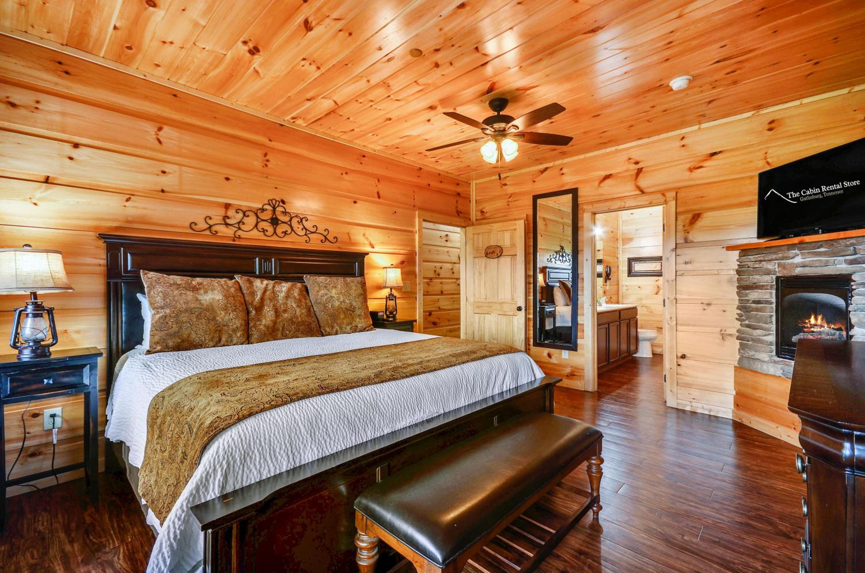 Luxury 14BR Haven: Views Games Hot Tubs More