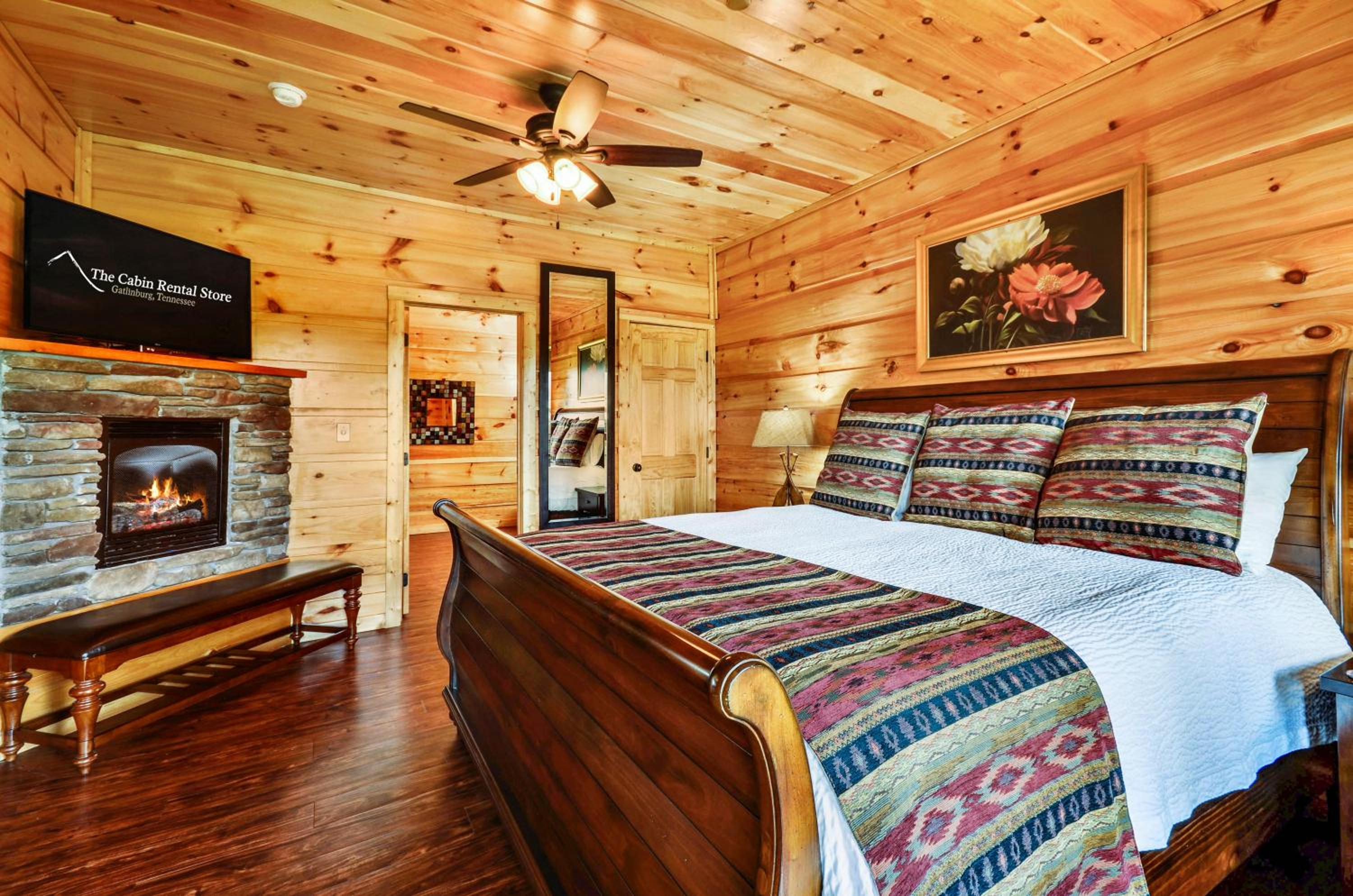 Luxury 14BR Haven: Views Games Hot Tubs More