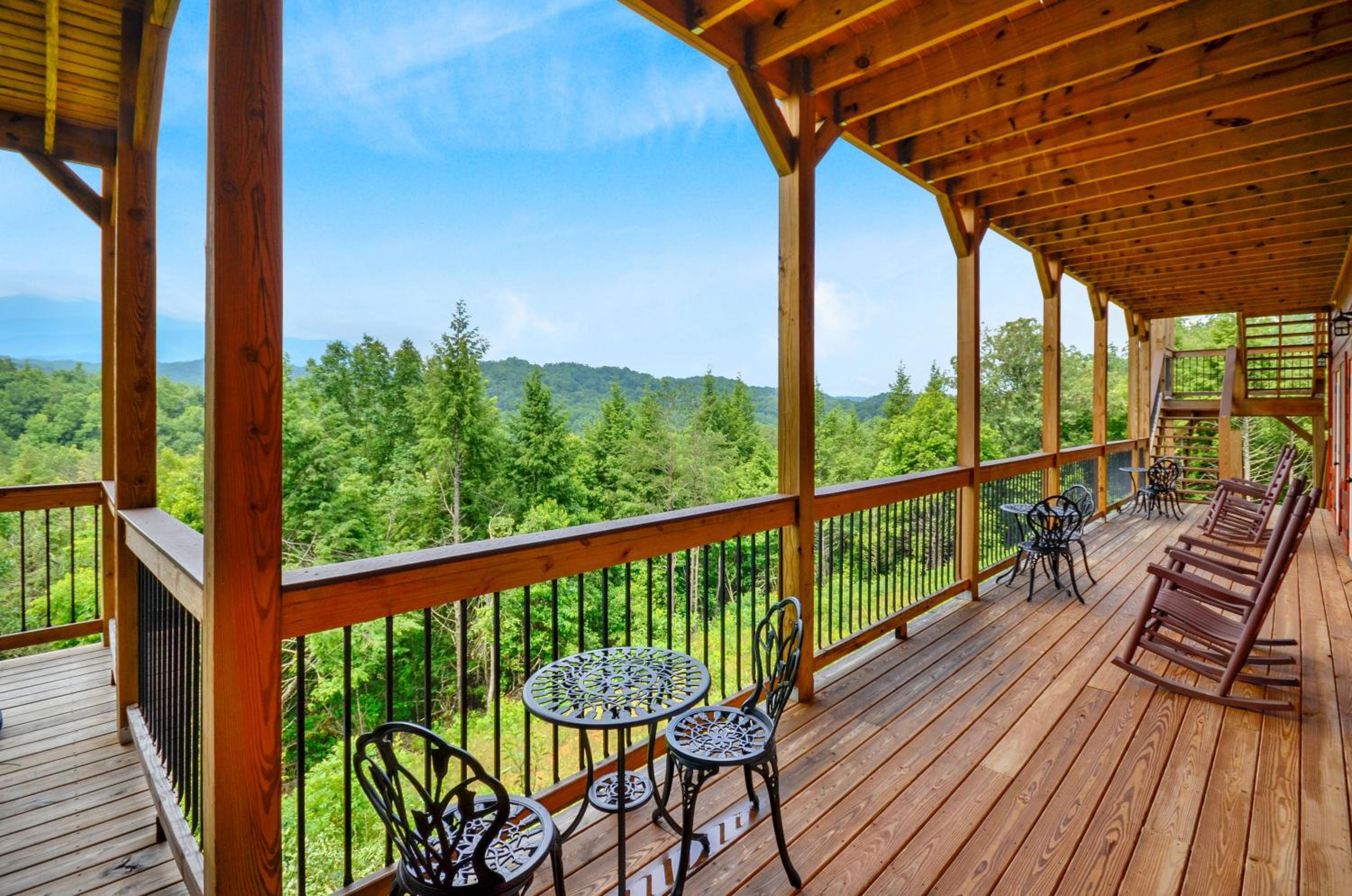 Luxury 14BR Haven: Views Games Hot Tubs More
