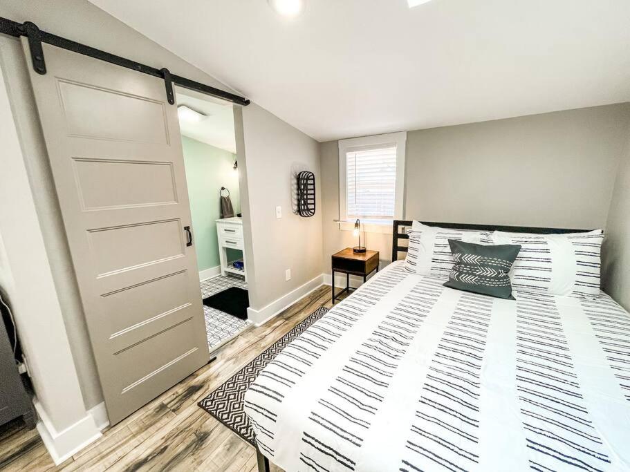 Stunning remodeled Downtown dream home! view 4
