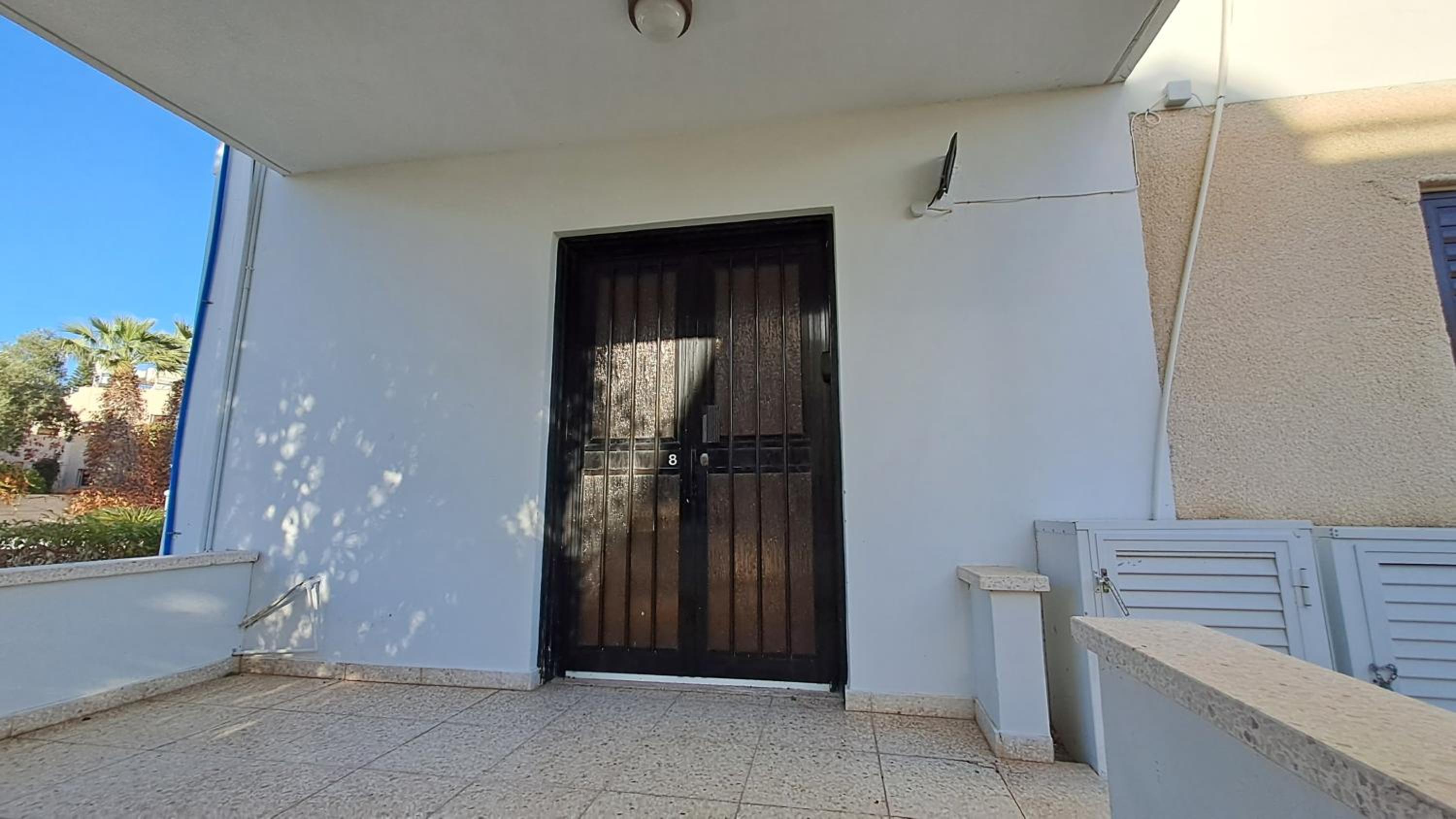 Seaside 2BR Apartment 30m from Sea & Free Parking