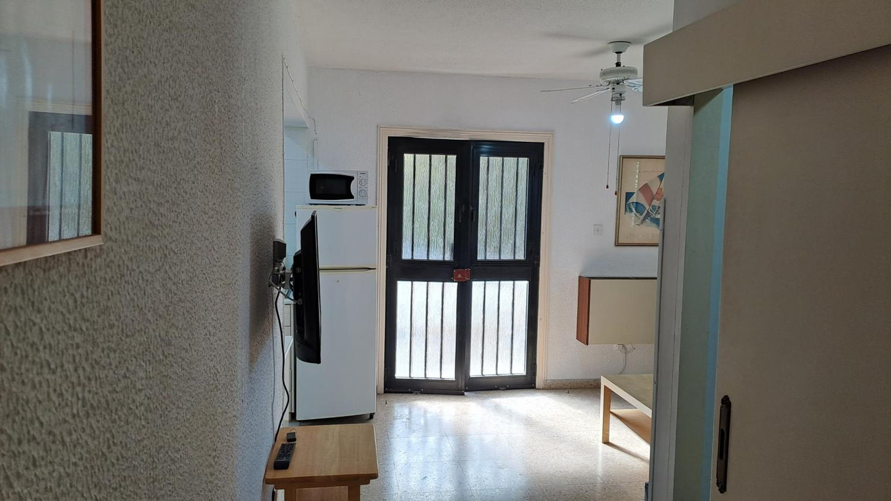 Seaside 2BR Apartment 30m from Sea & Free Parking