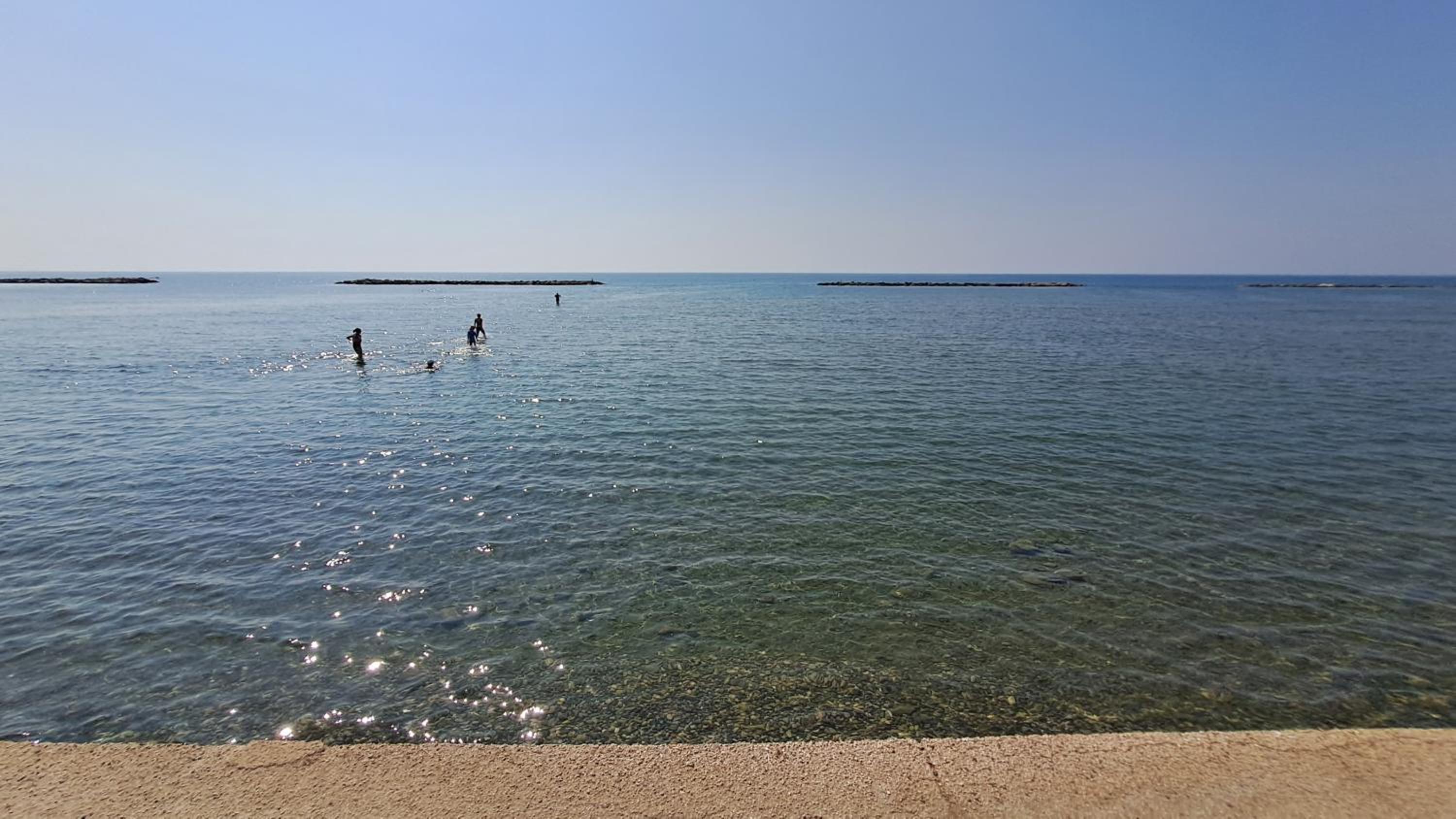 Seaside 2BR Apartment 30m from Sea & Free Parking
