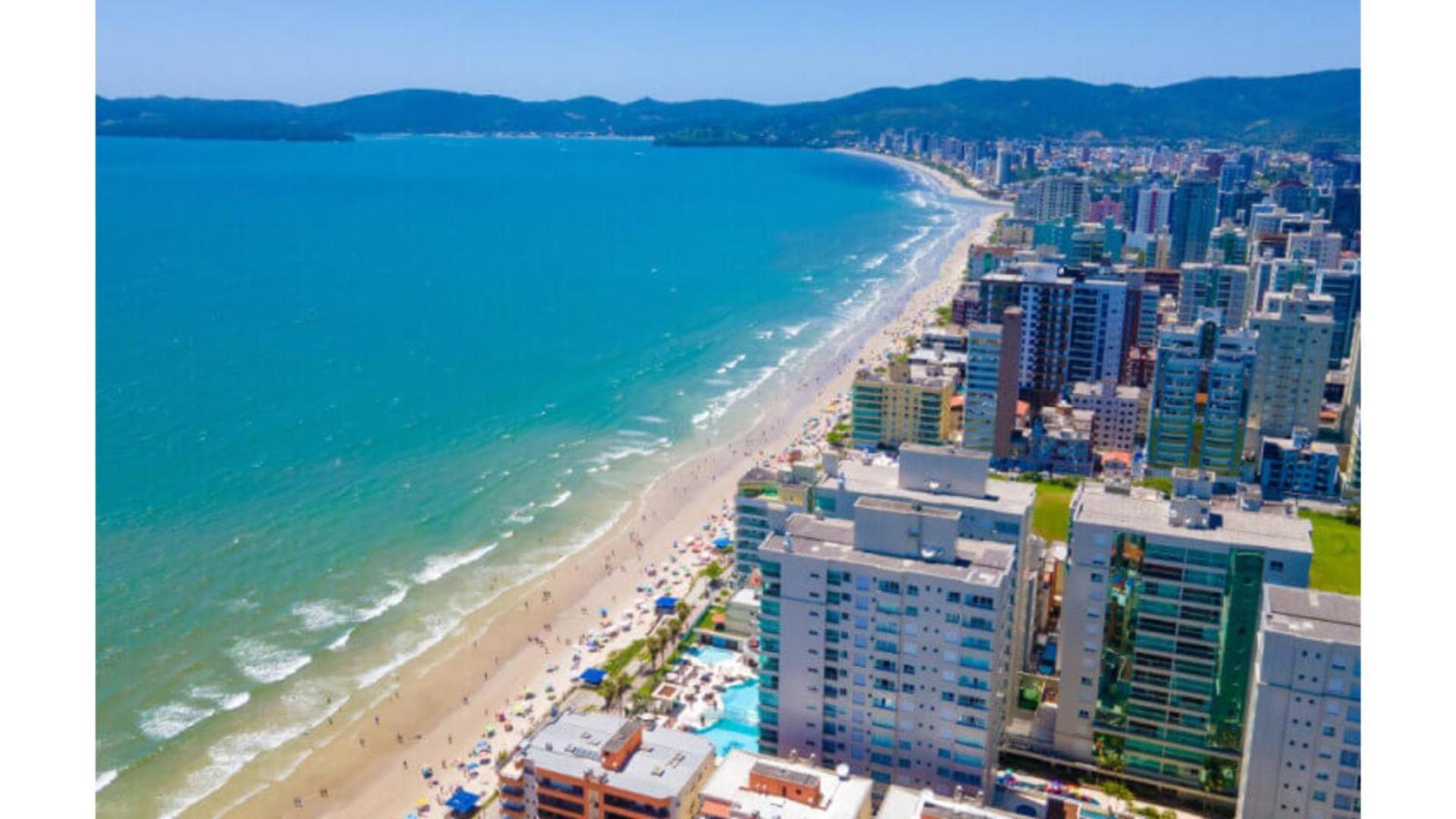 Apartamento a 800m da praia - 3 suítes com ar condicionado - Itapema