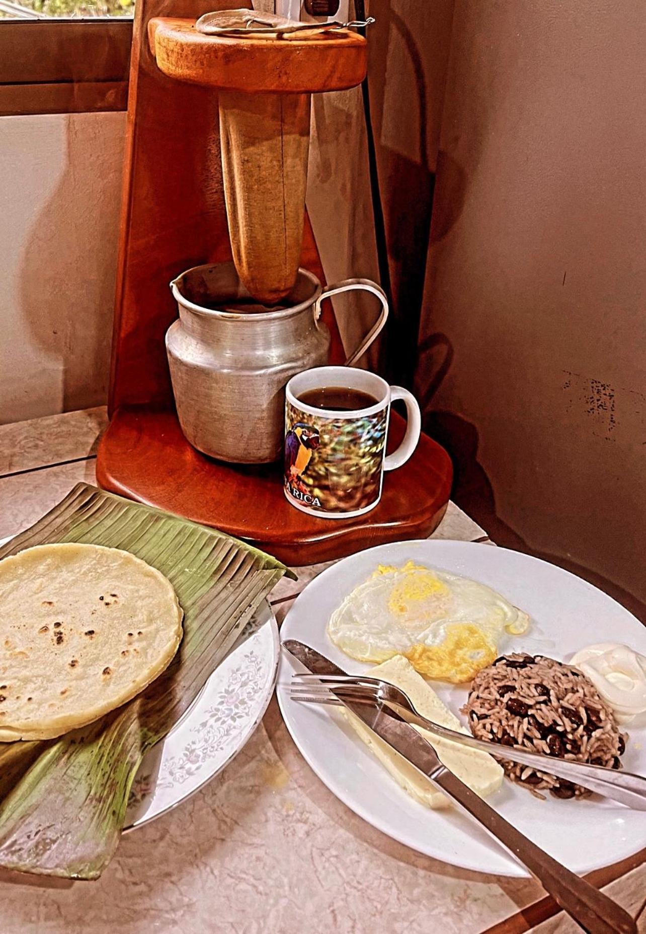 Río Celeste, Cacahua Lodge