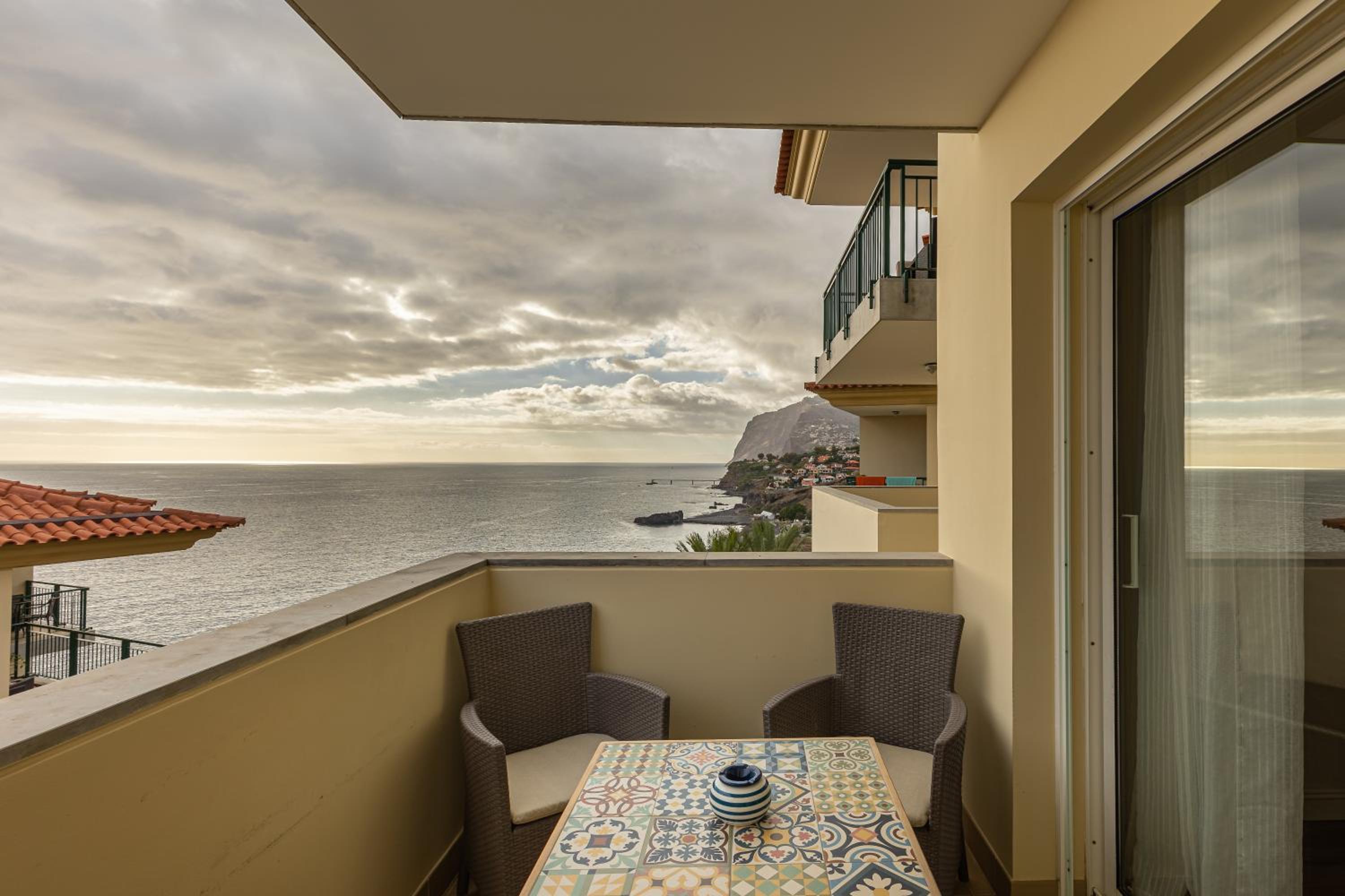 Ocean view and Infinity pool Apartment view 5