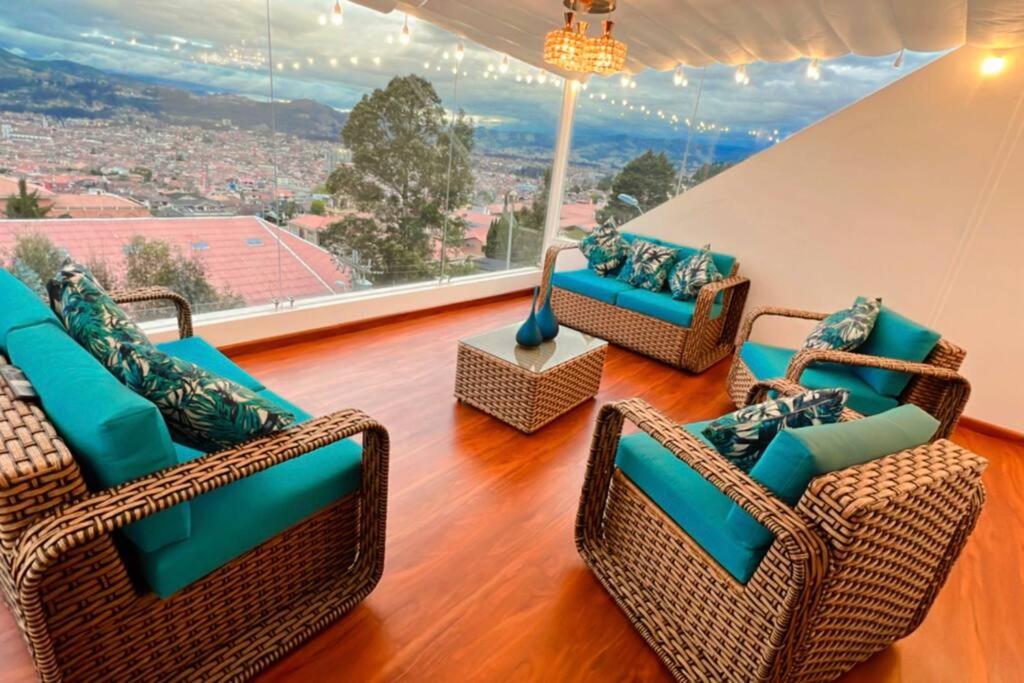 Hermosa casa con lujoso rooftop en Cuenca