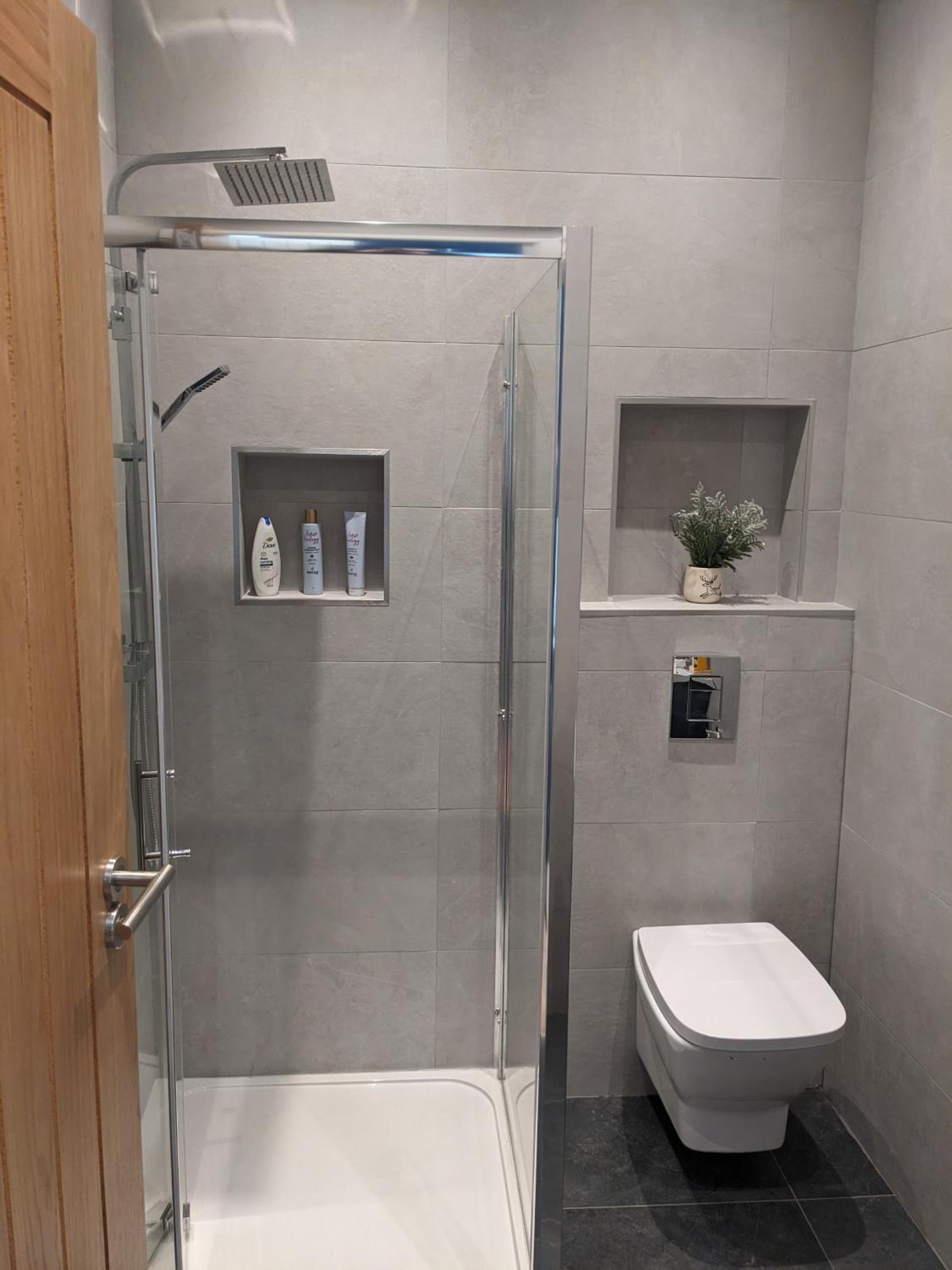 Modern aptmt, 2 Stops to Central London, Smart lock, Netflix view 4