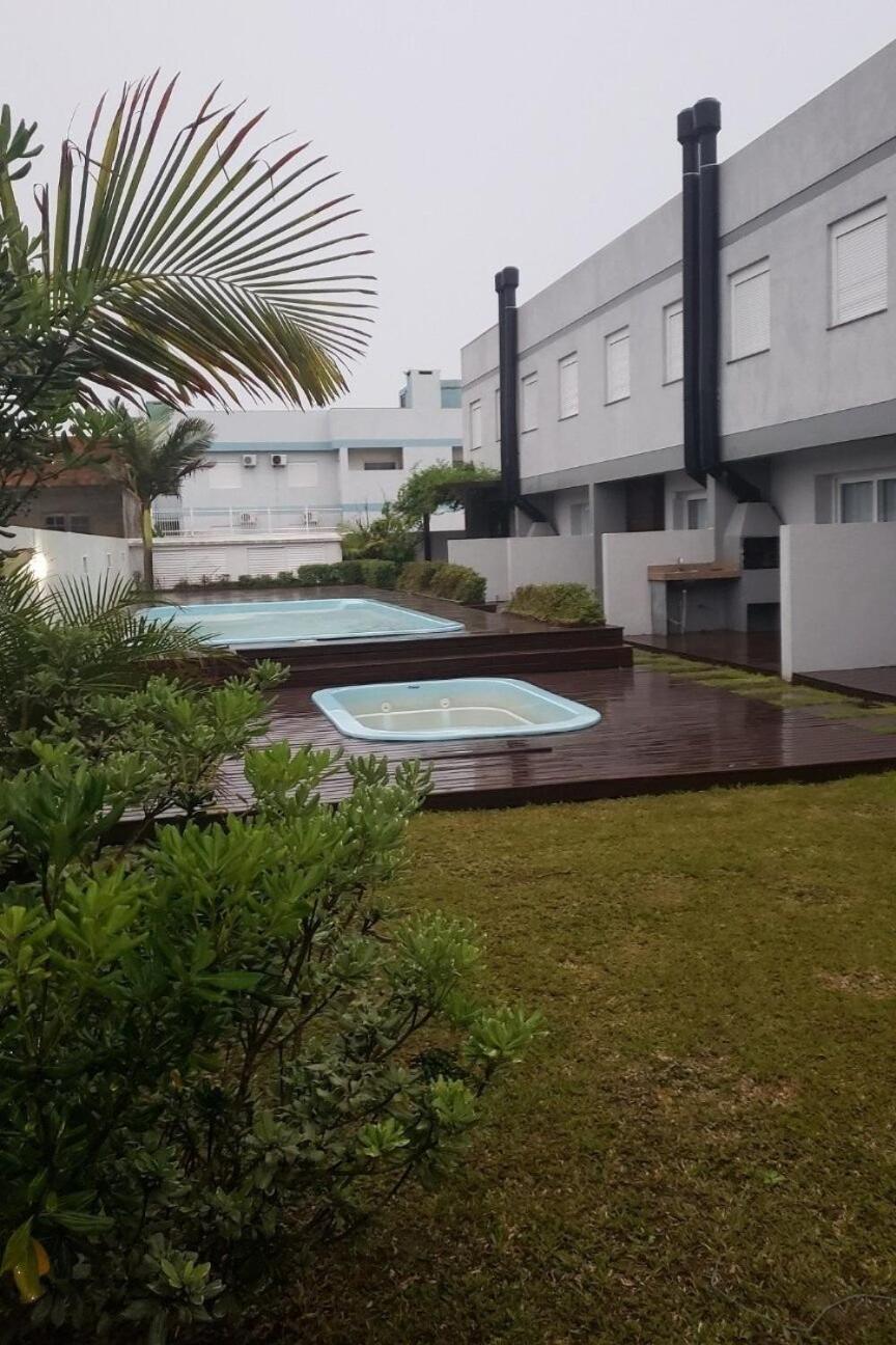 Sobrados com suíte e sacada vista ao mar