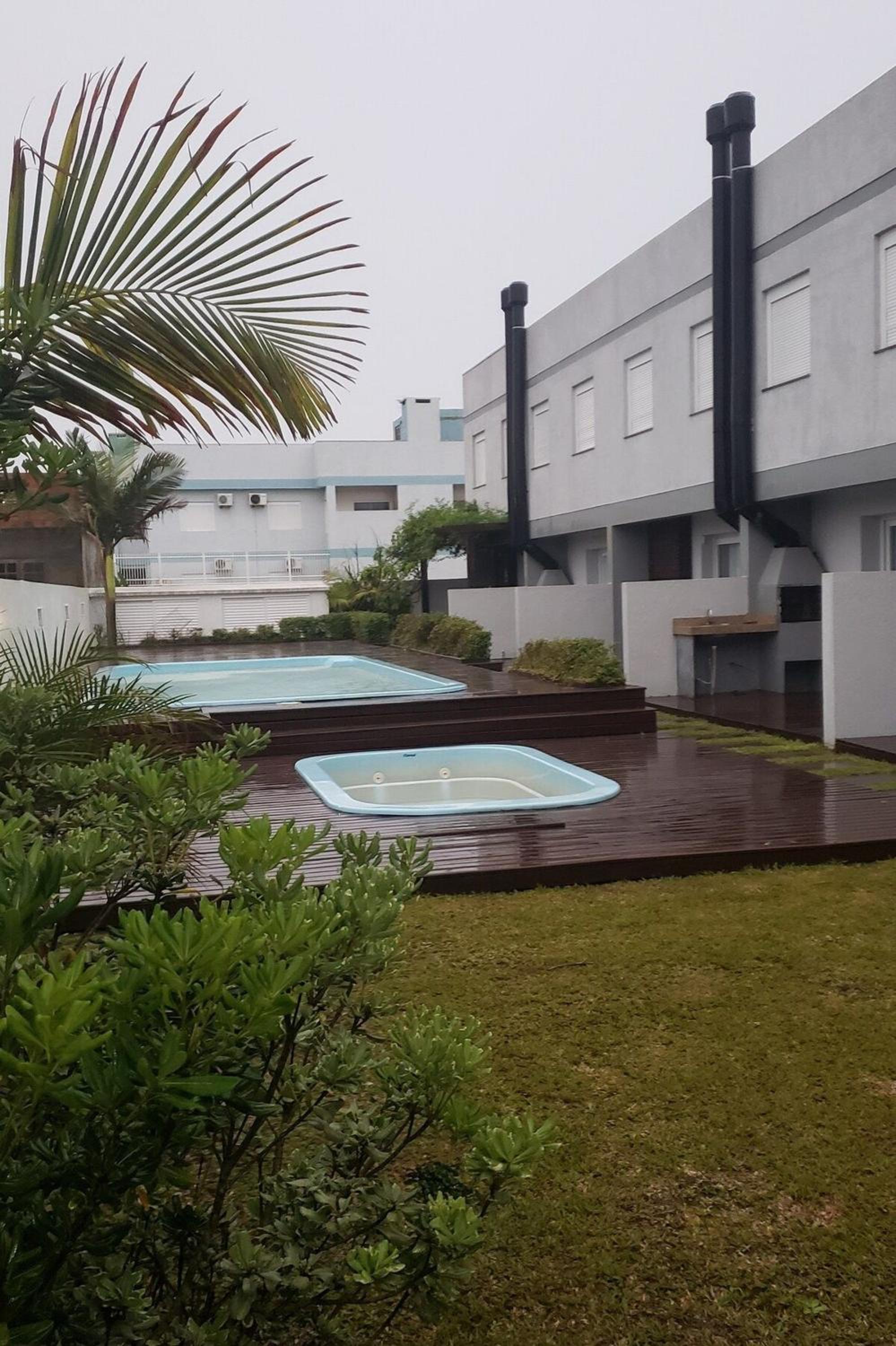 Sobrados com suíte e sacada vista ao mar