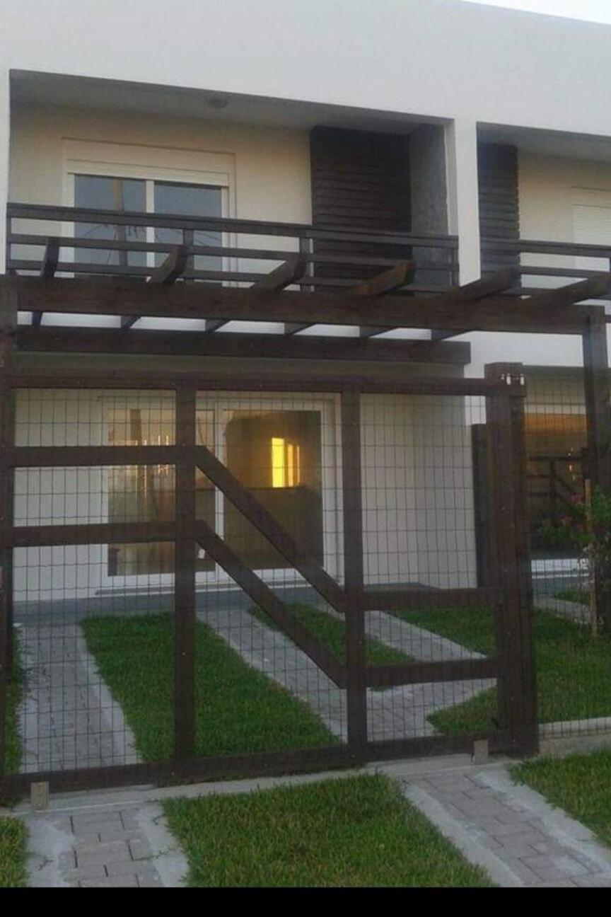 Sobrados com suíte e sacada vista ao mar