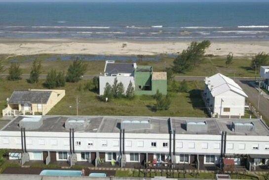 Sobrados com suíte e sacada vista ao mar
