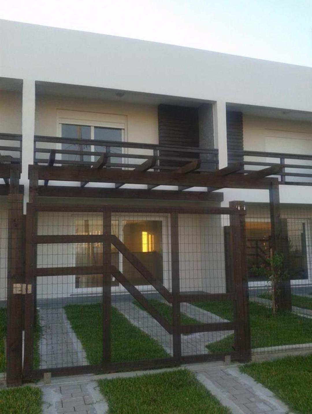 Sobrados com suíte e sacada vista ao mar