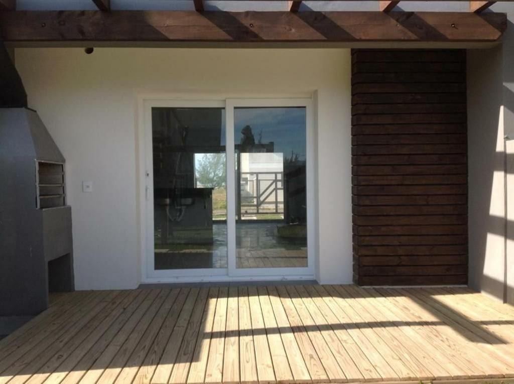 Sobrados com suíte e sacada vista ao mar
