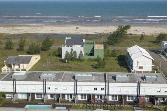 Sobrados com suíte e sacada vista ao mar