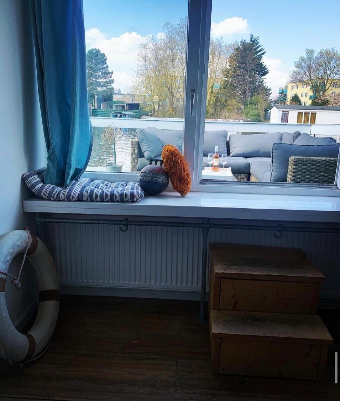 Amster Houseboat