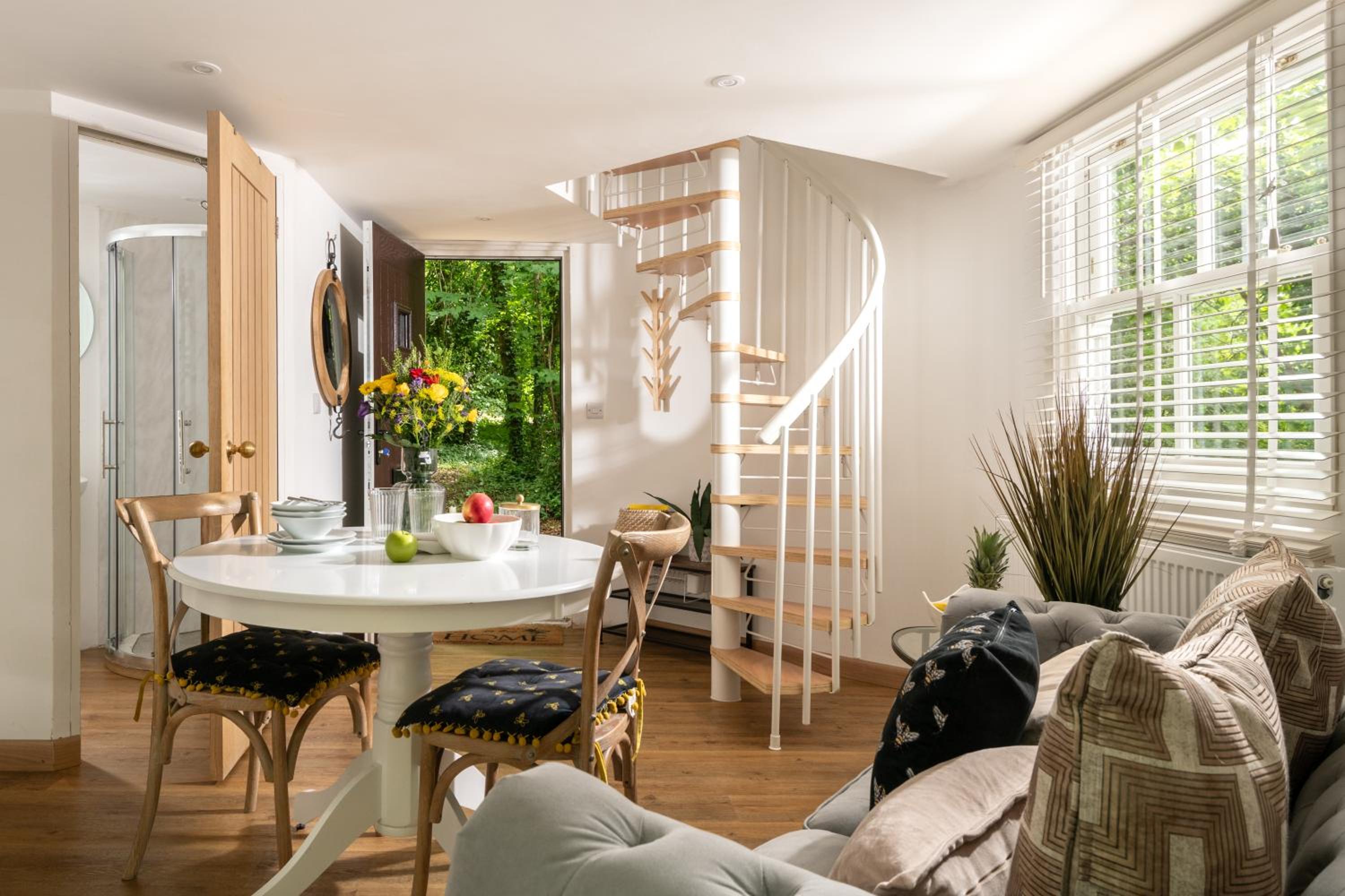 Honeycomb Treehouse in the Heart of Dorset view 5