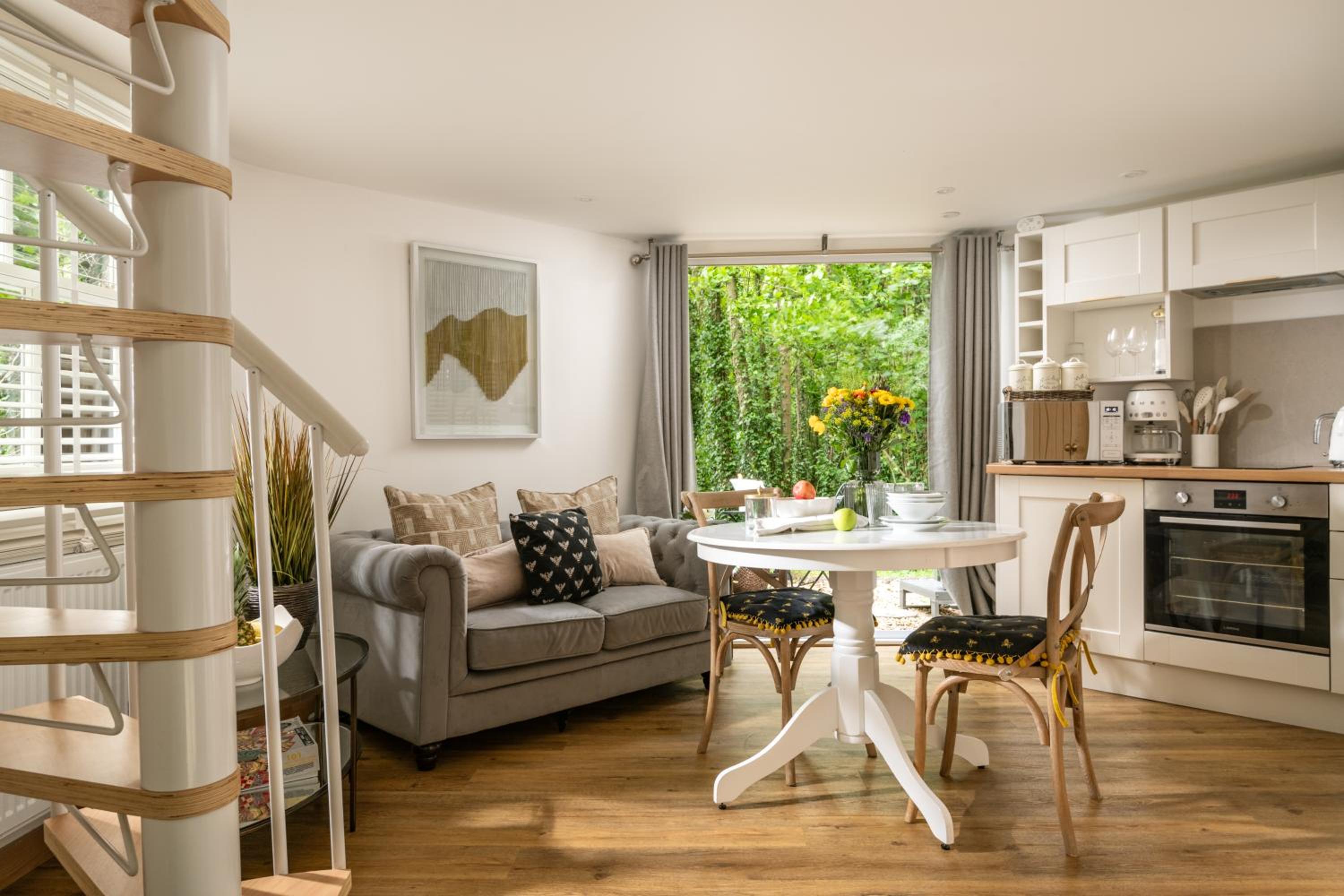 Honeycomb Treehouse in the Heart of Dorset view 4